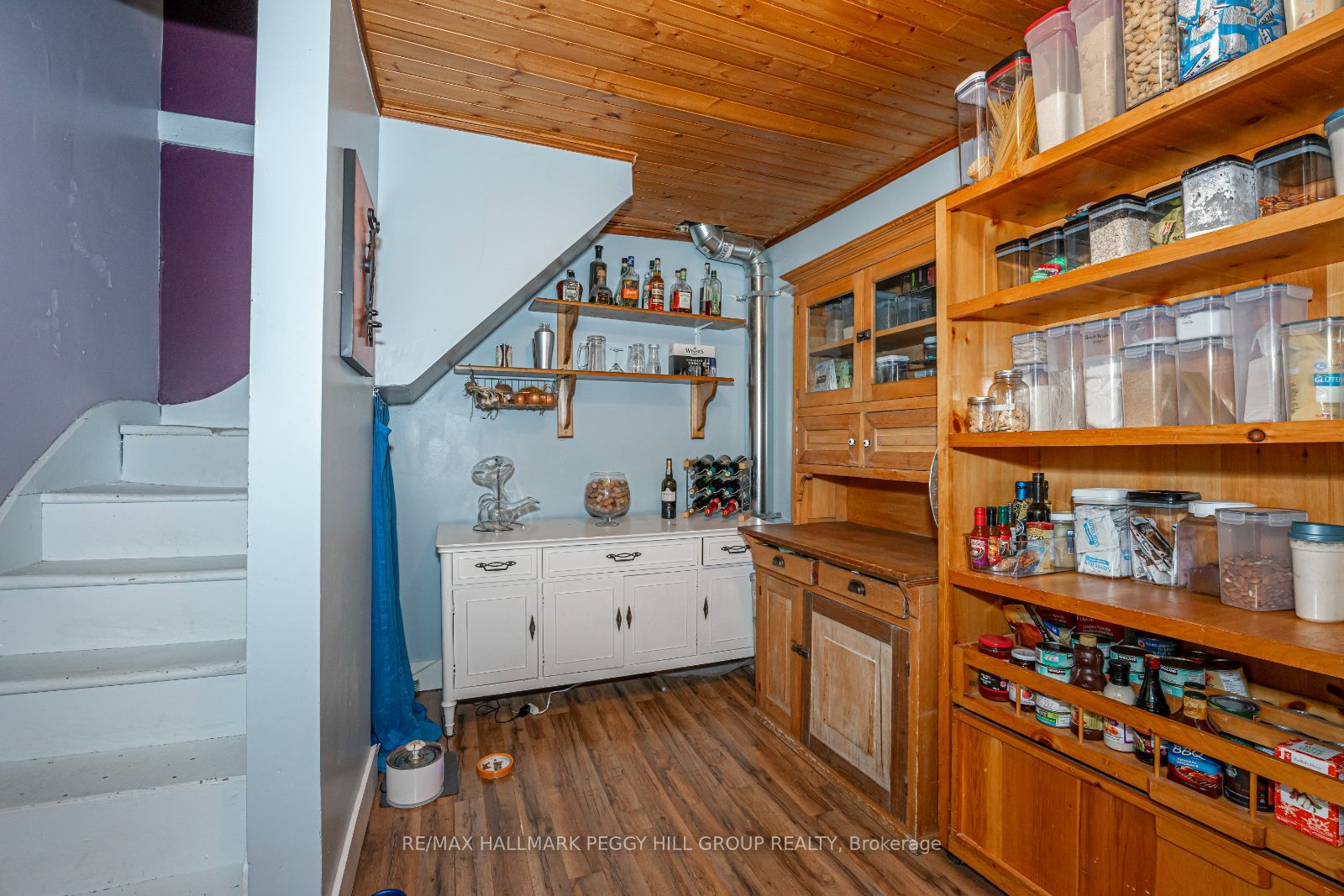2679 RAINBOW VALLEY Road W
