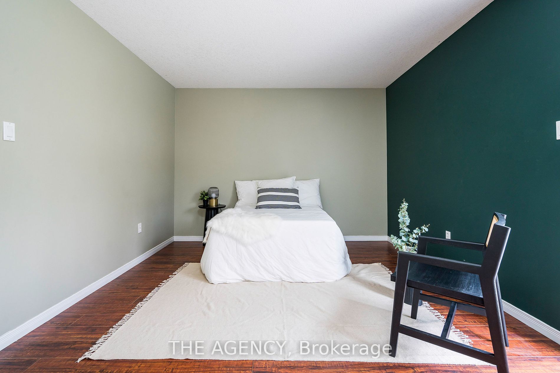10 Lynden St