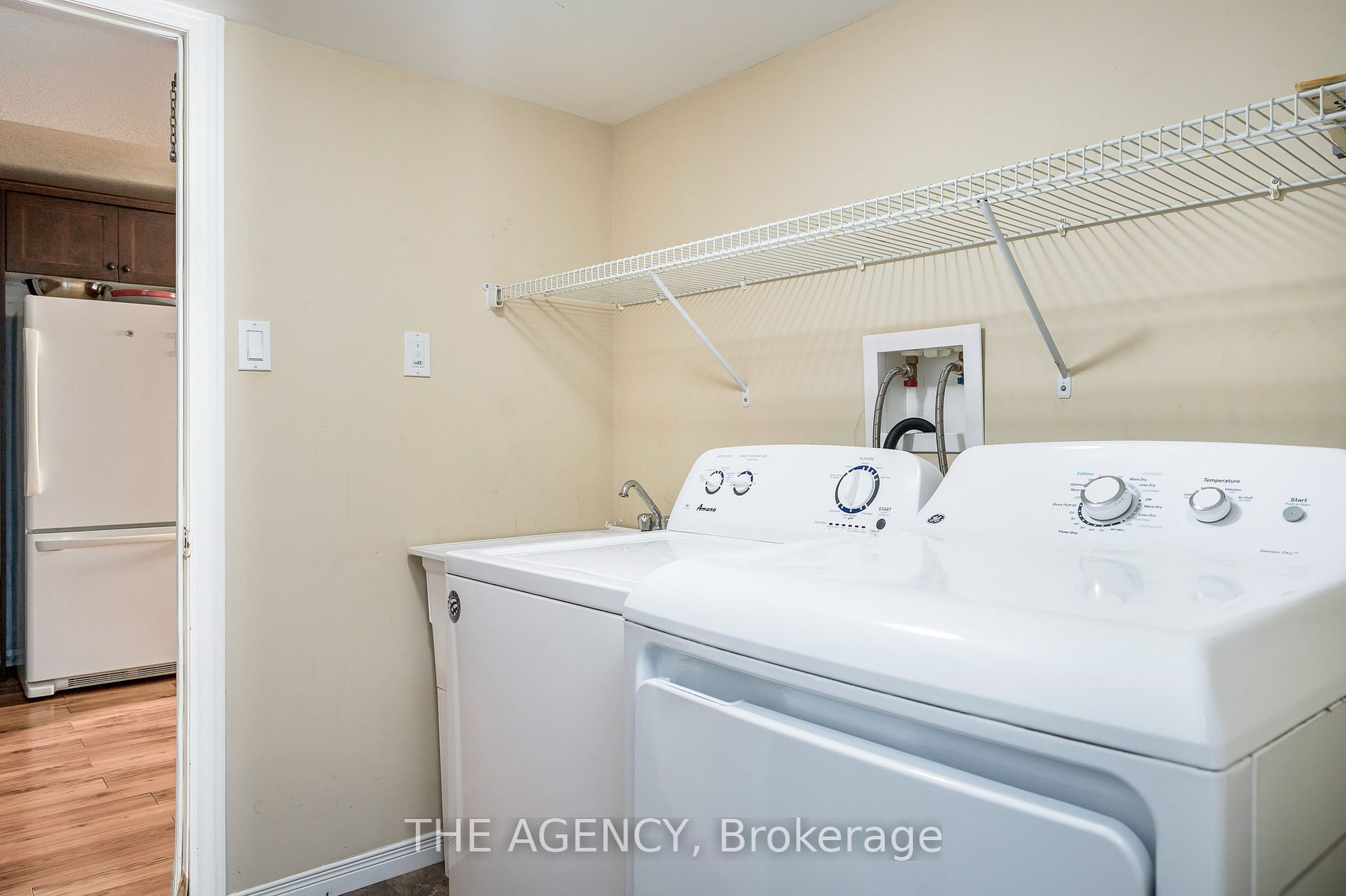 10 Lynden St