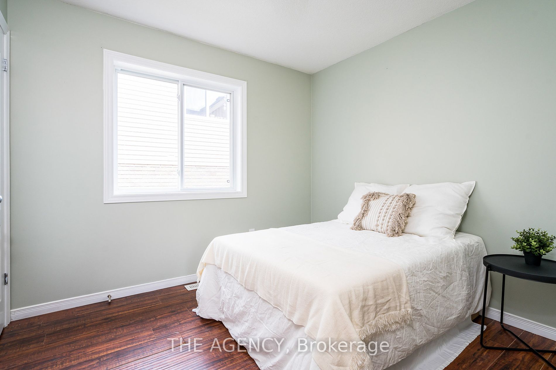 10 Lynden St