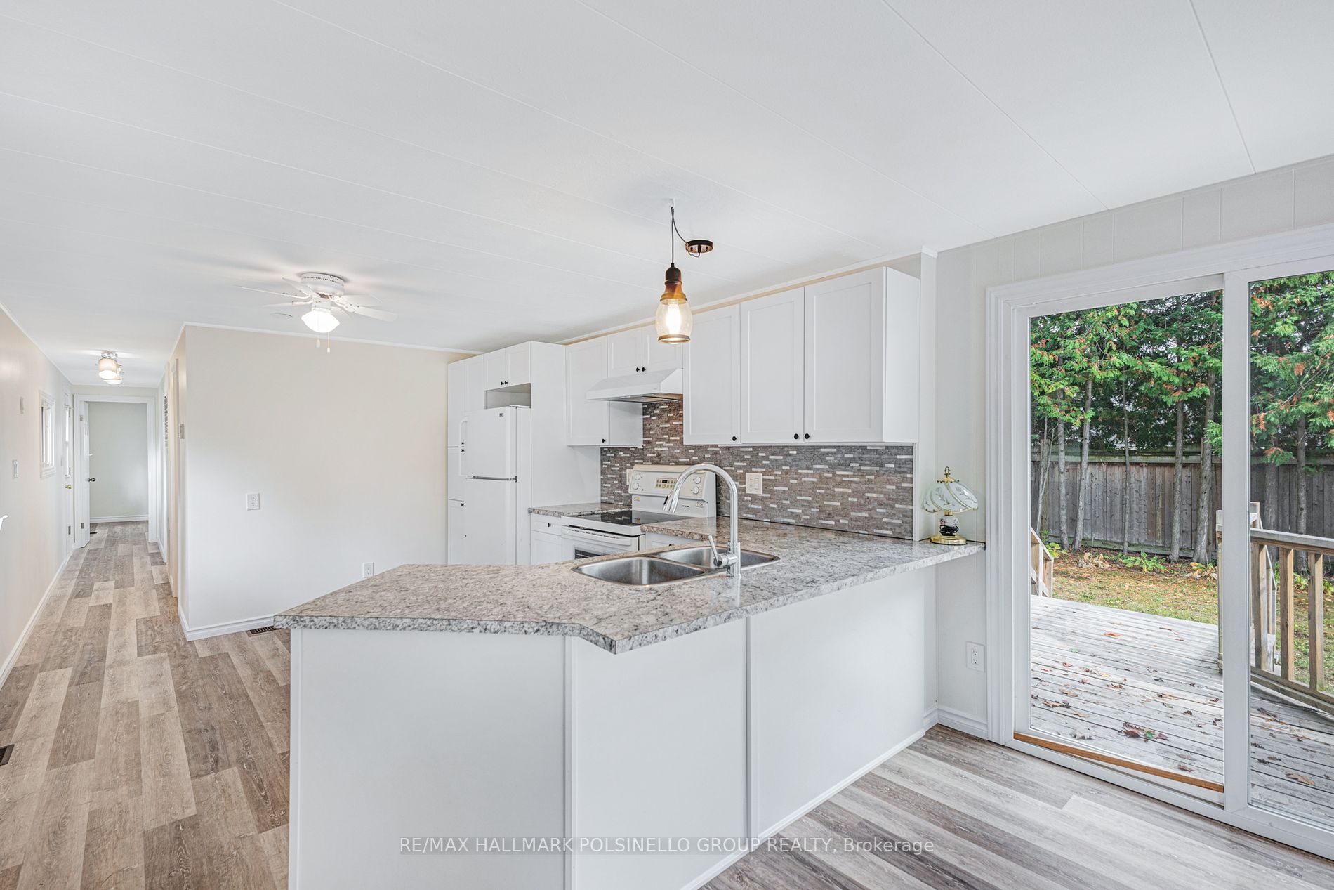 6 Carruthers Street S