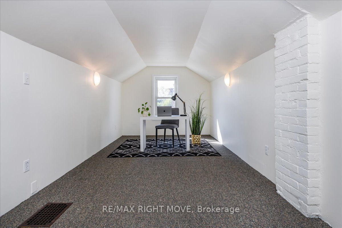 250 Coldwater Rd W
