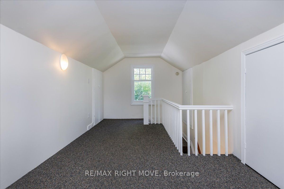 250 Coldwater Rd W