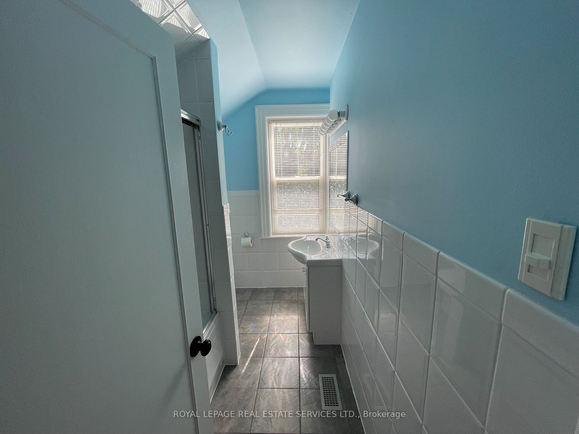 7343 Main St, #A