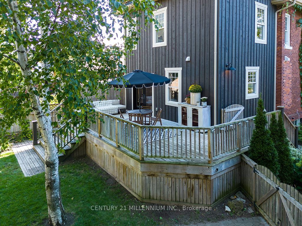 441 Maple St
