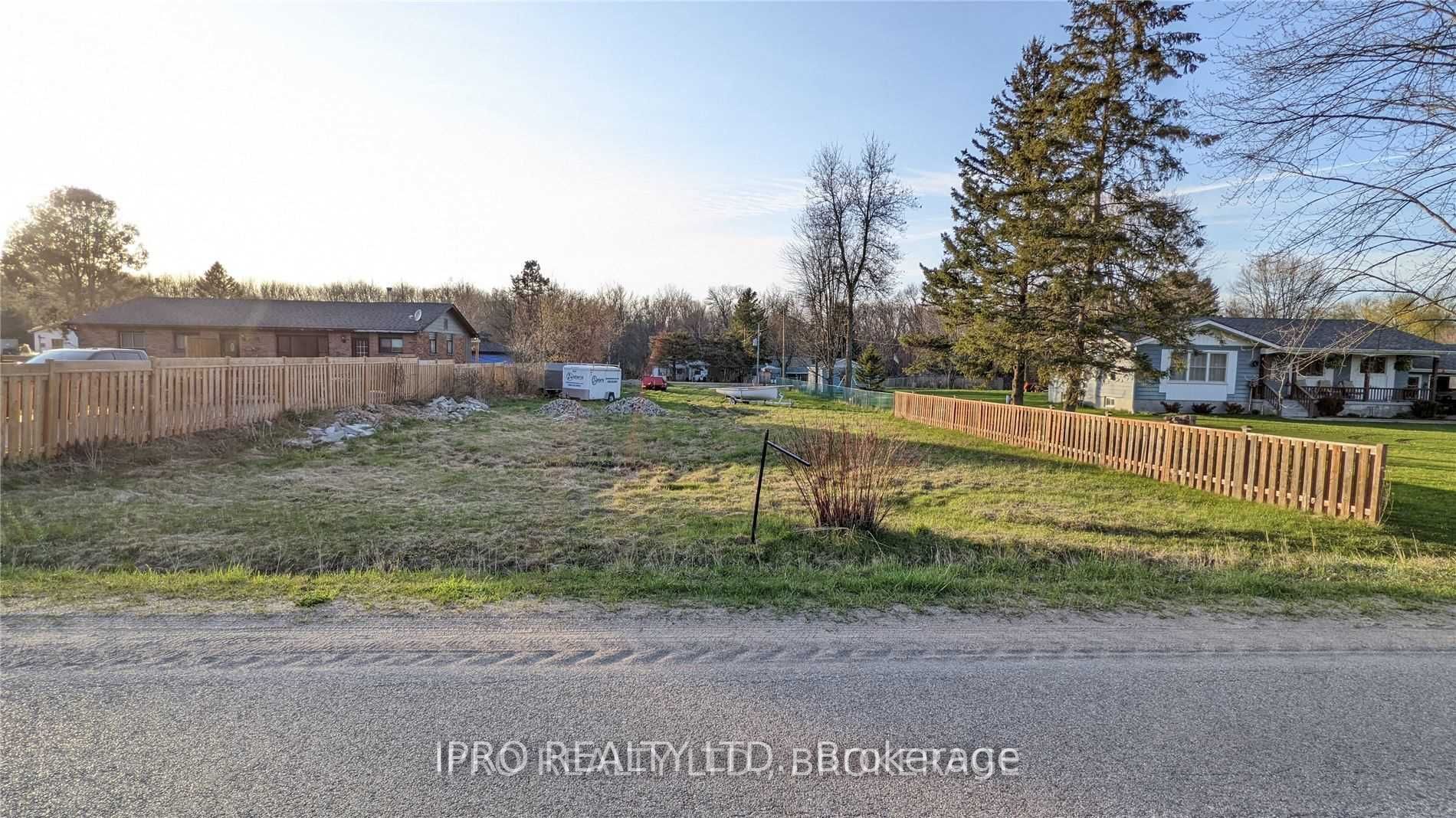 3356 Flos Four Rd W