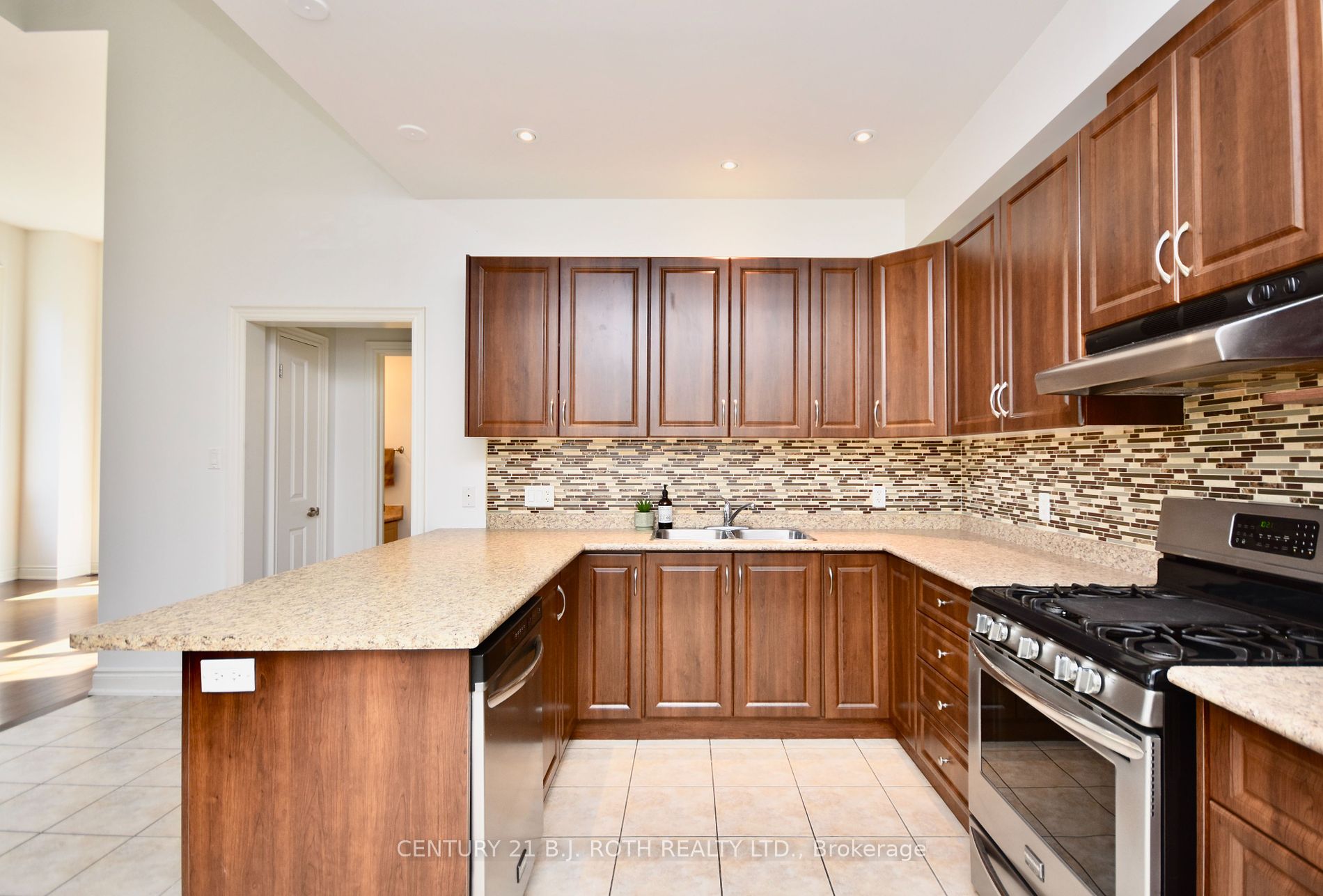 36 Savannah Crescent