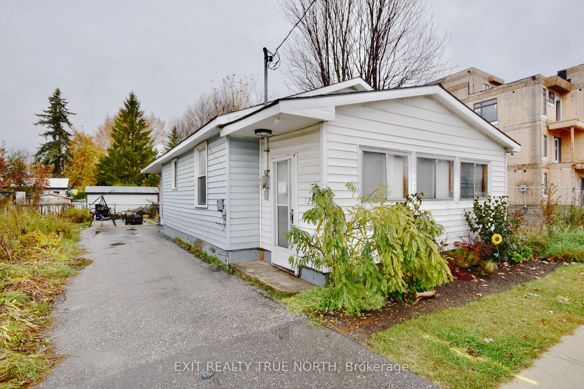 122 Elgin St