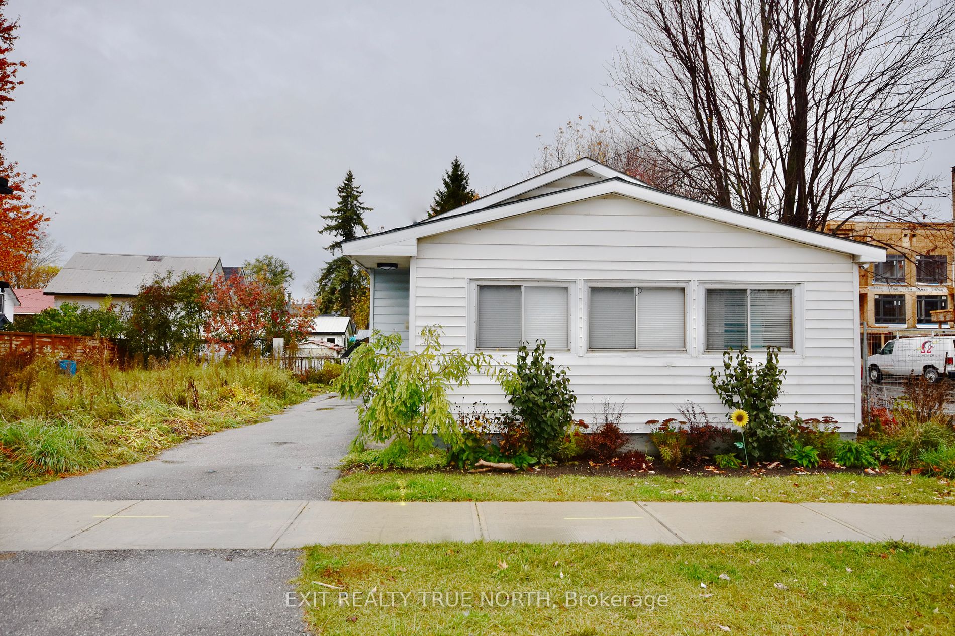 122 Elgin St