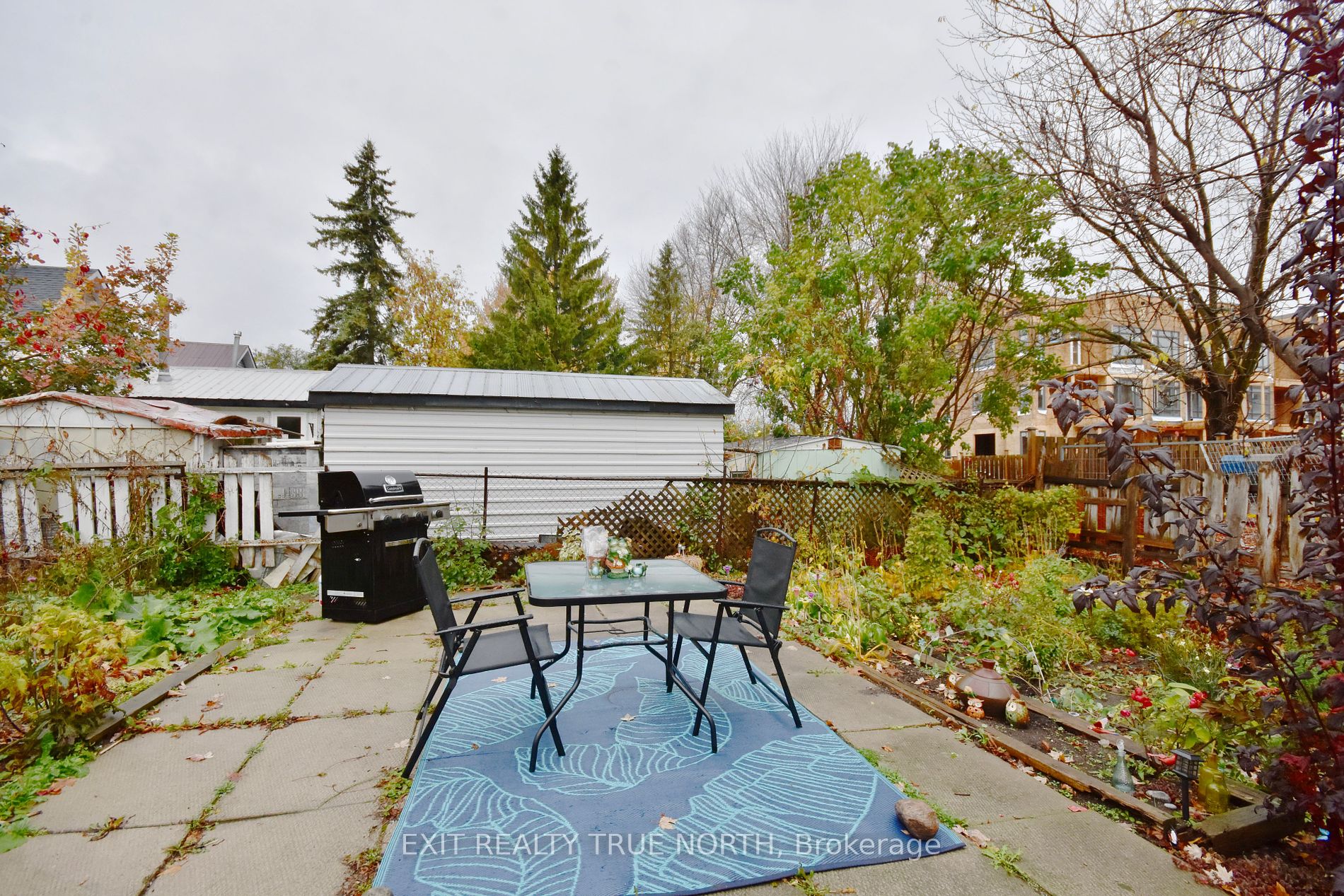 122 Elgin St