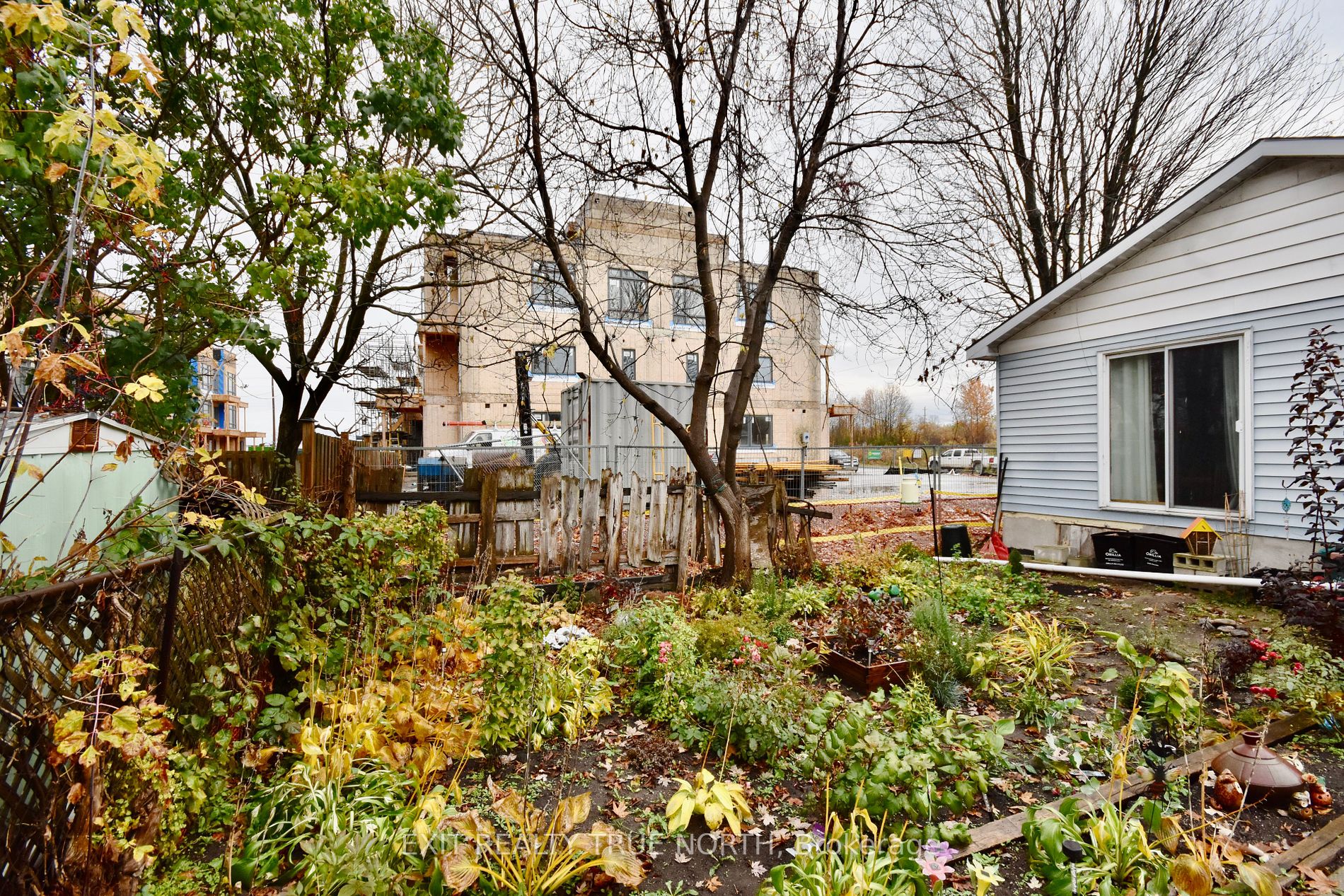 122 Elgin St