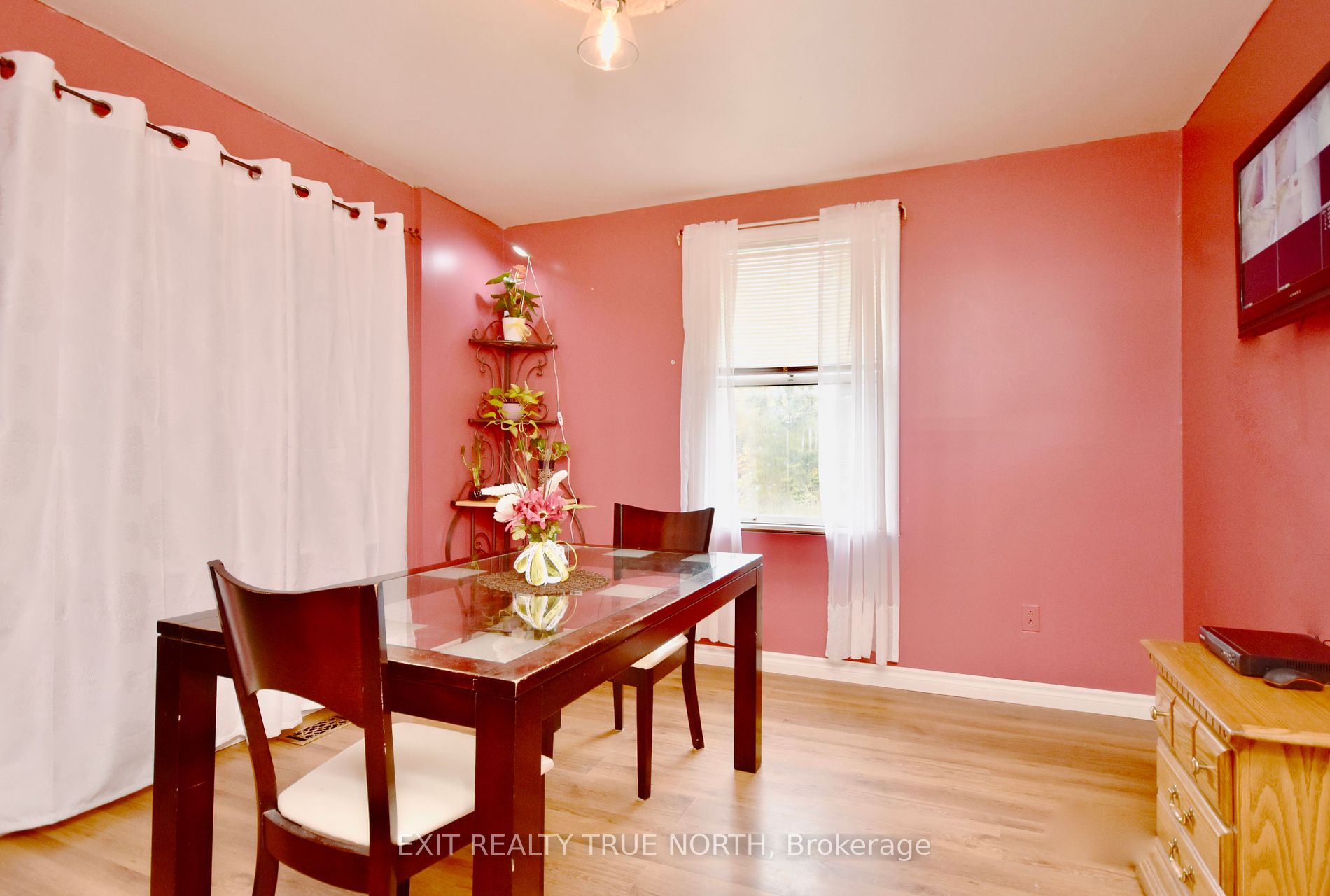 122 Elgin St