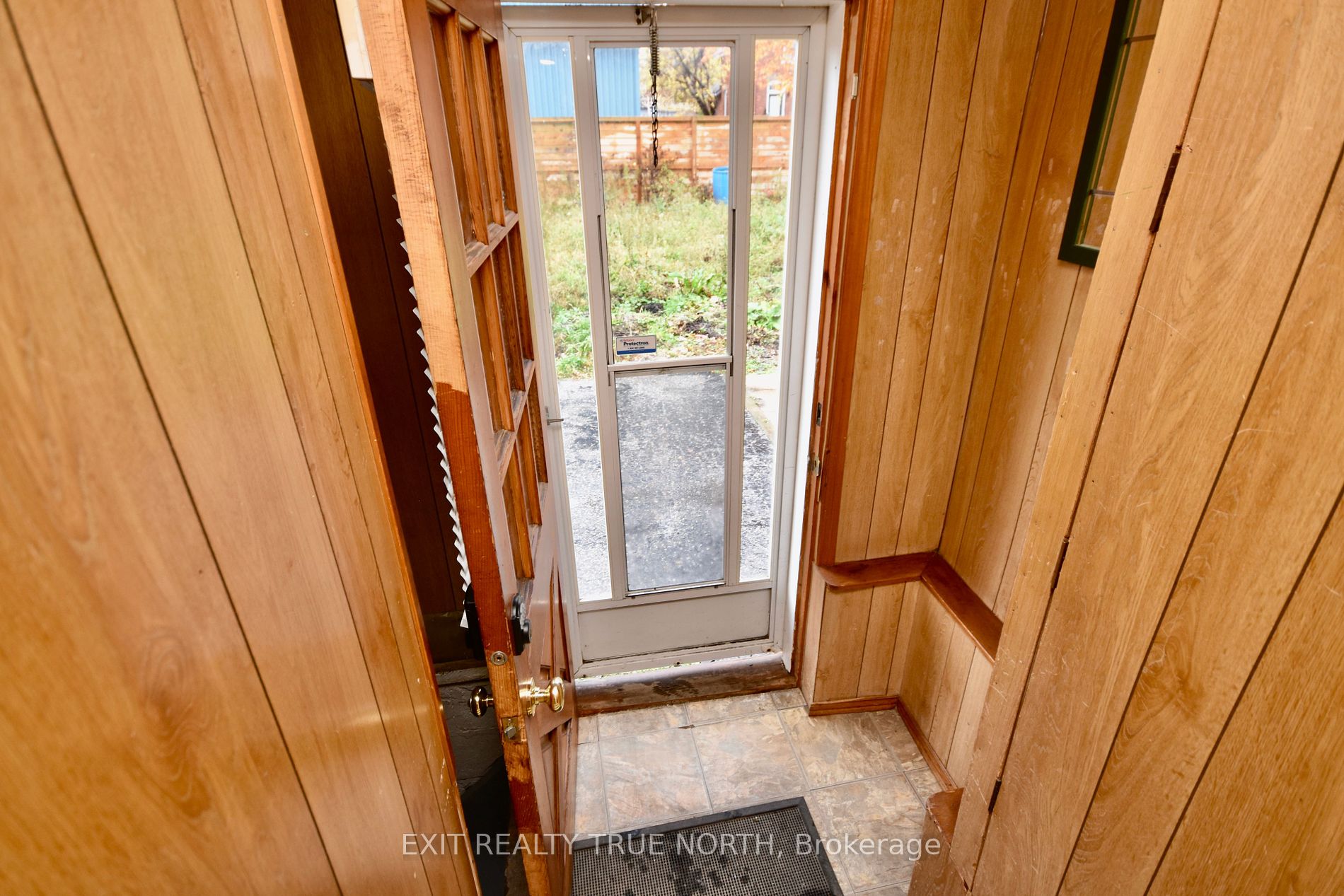 122 Elgin St