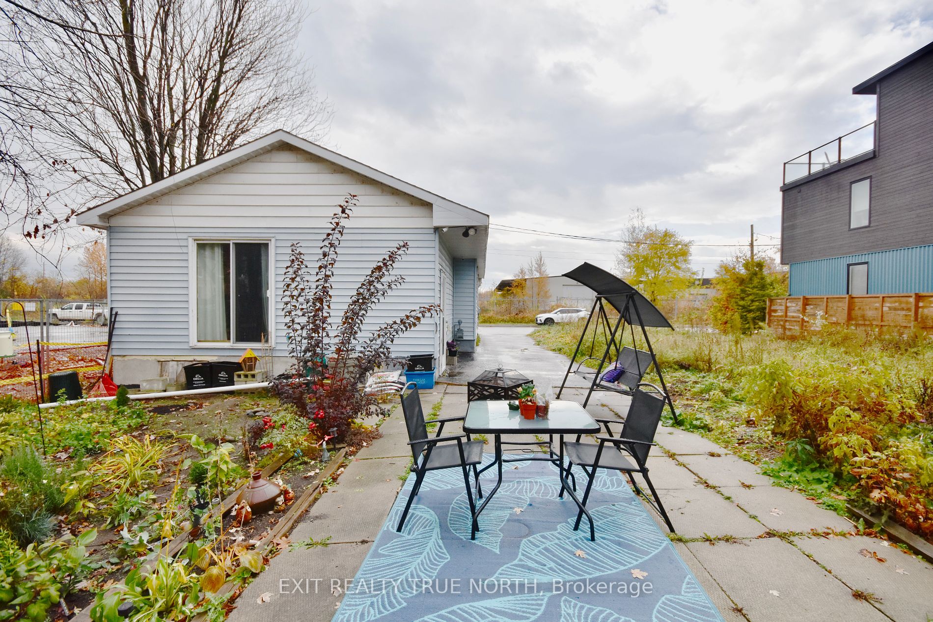 122 Elgin St