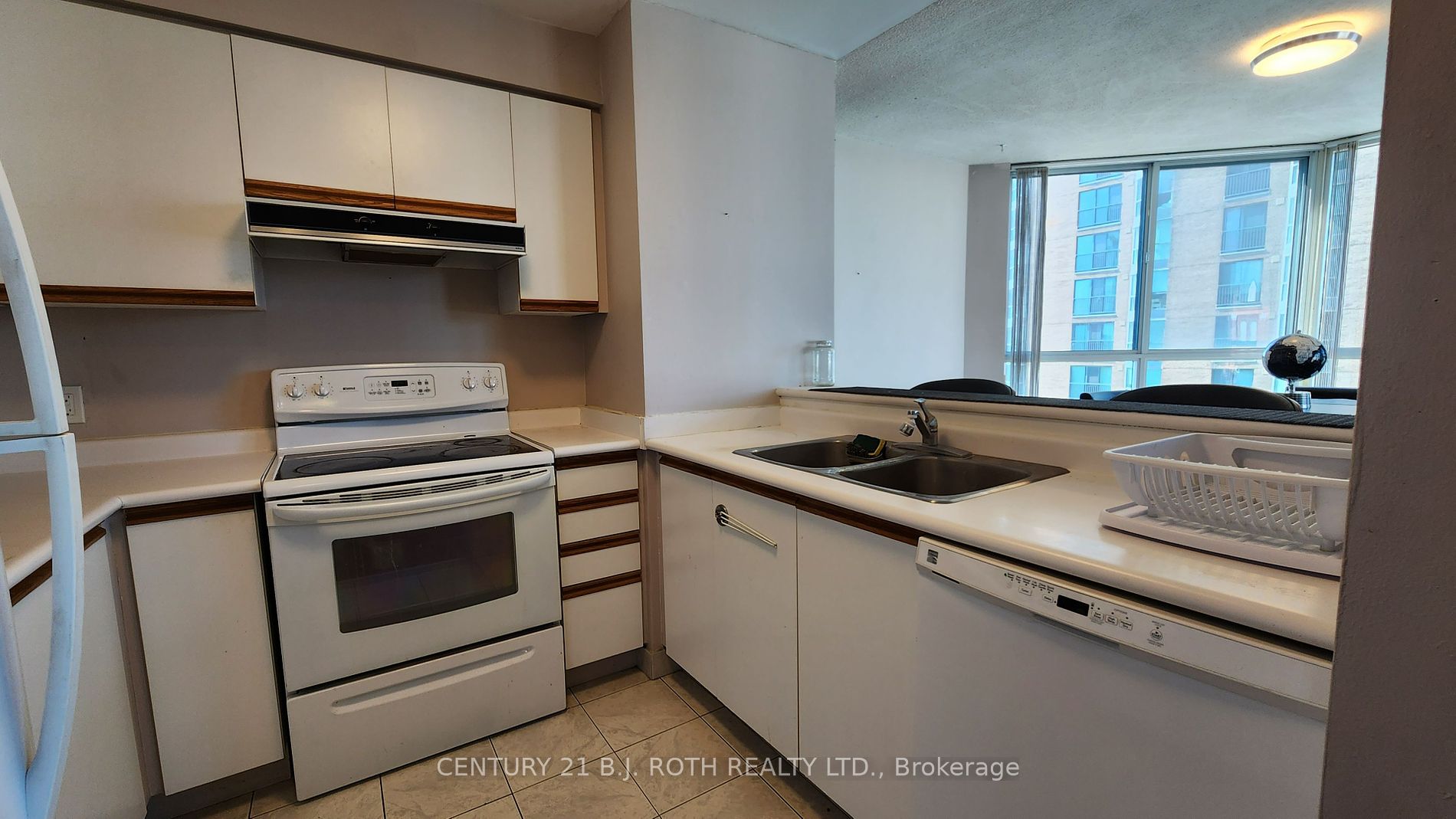 150 Dunlop Street E #902