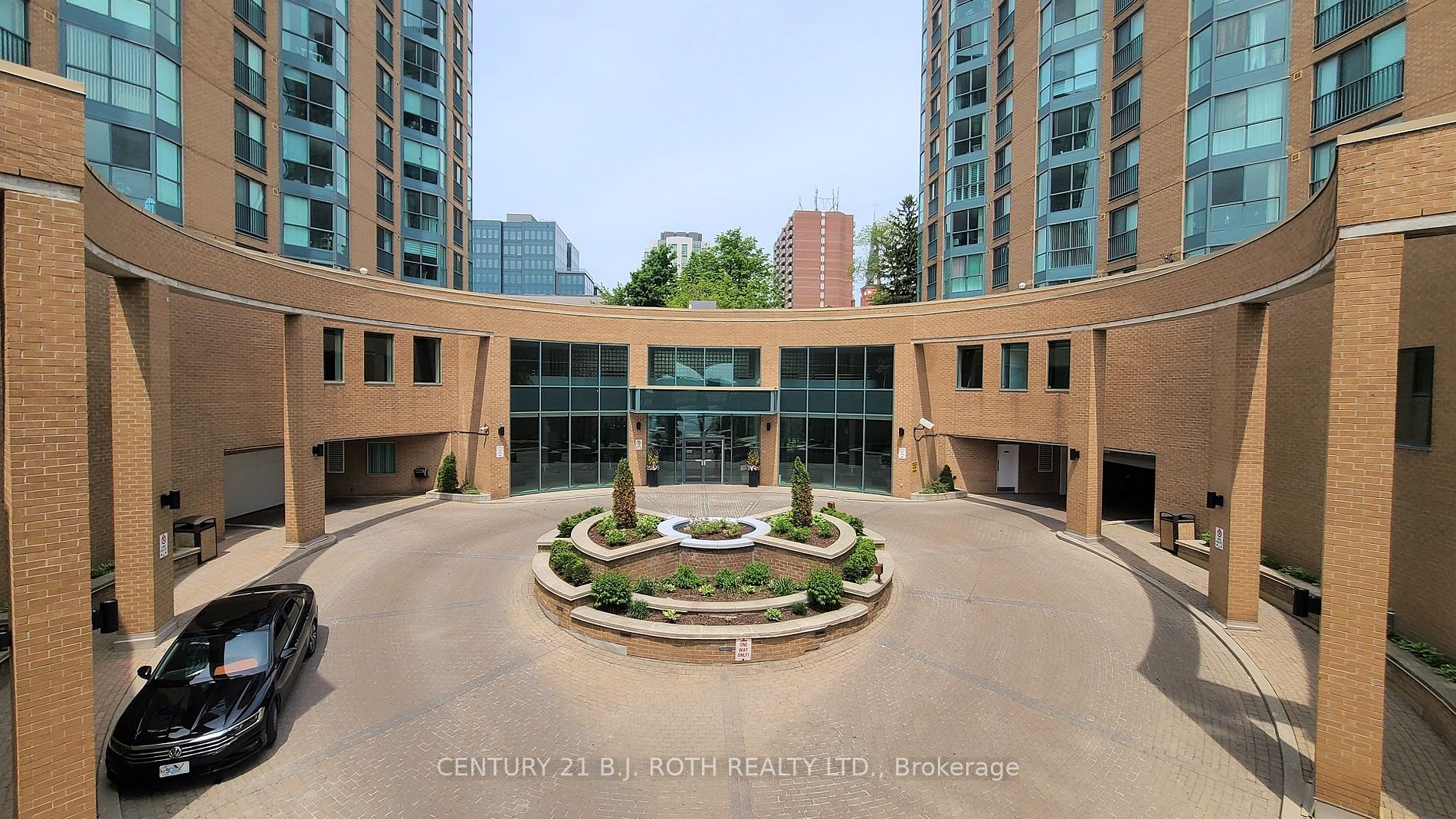 150 Dunlop Street E #902