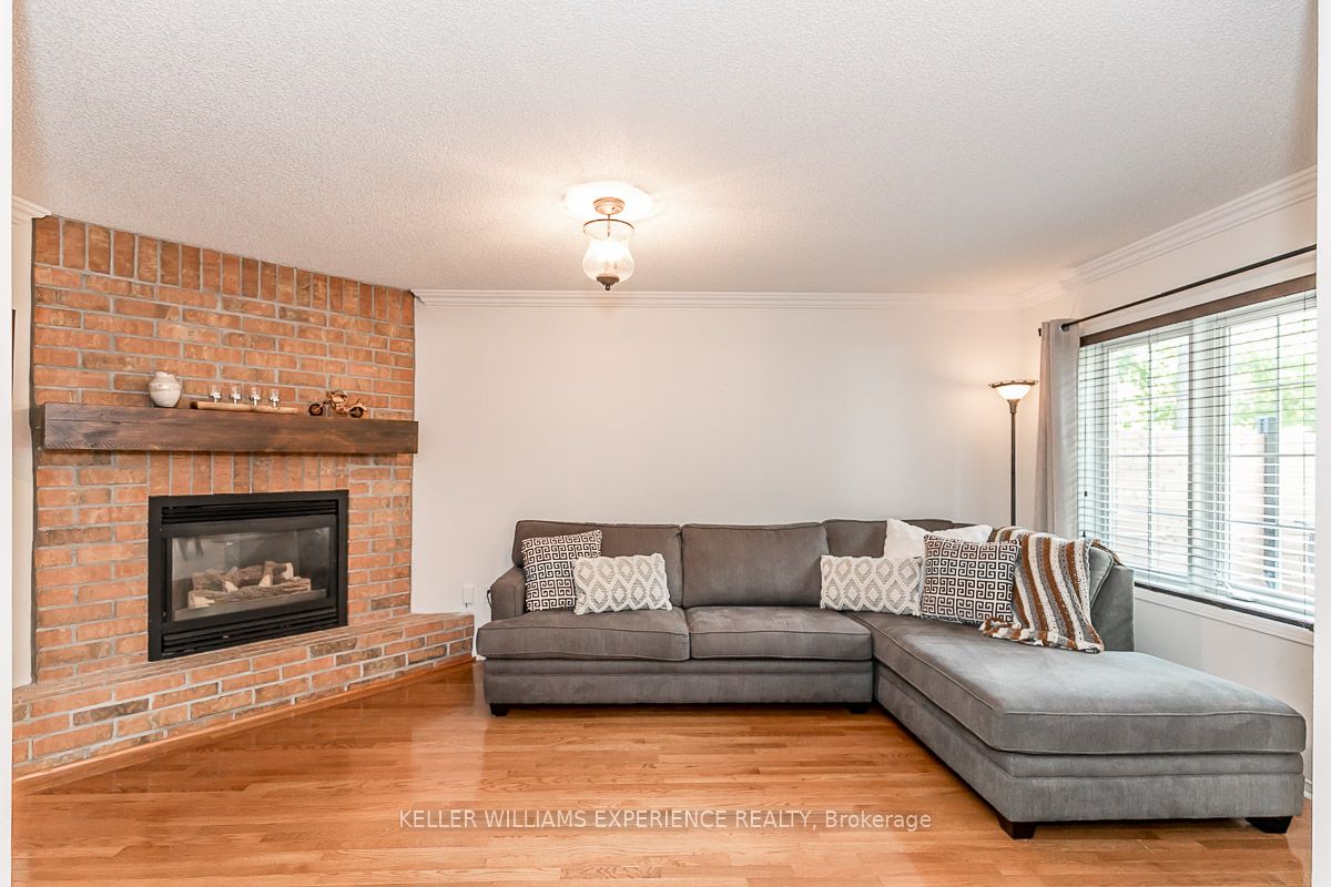 33 Glen Oak Crt