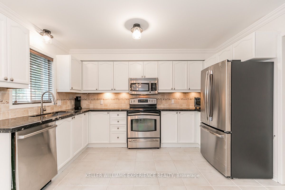 33 Glen Oak Crt