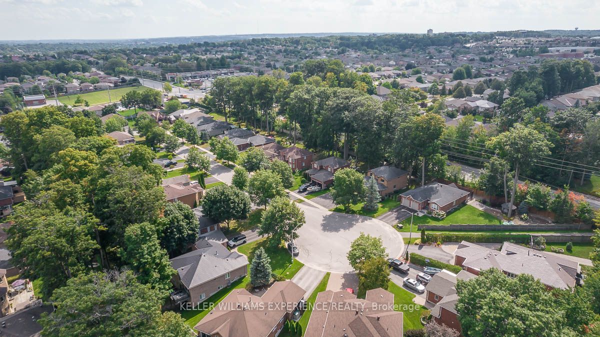 33 Glen Oak Crt