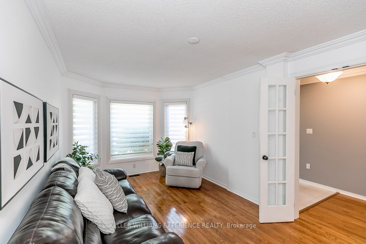 33 Glen Oak Crt