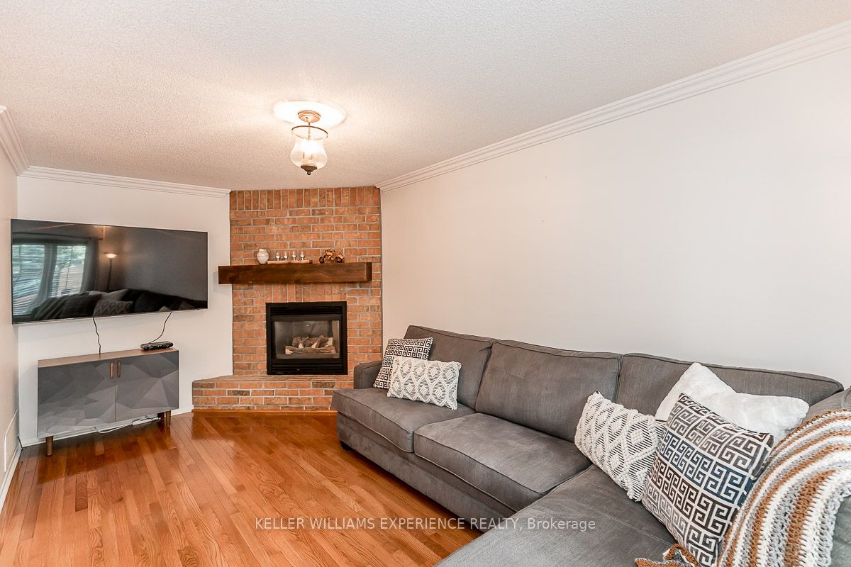 33 Glen Oak Crt