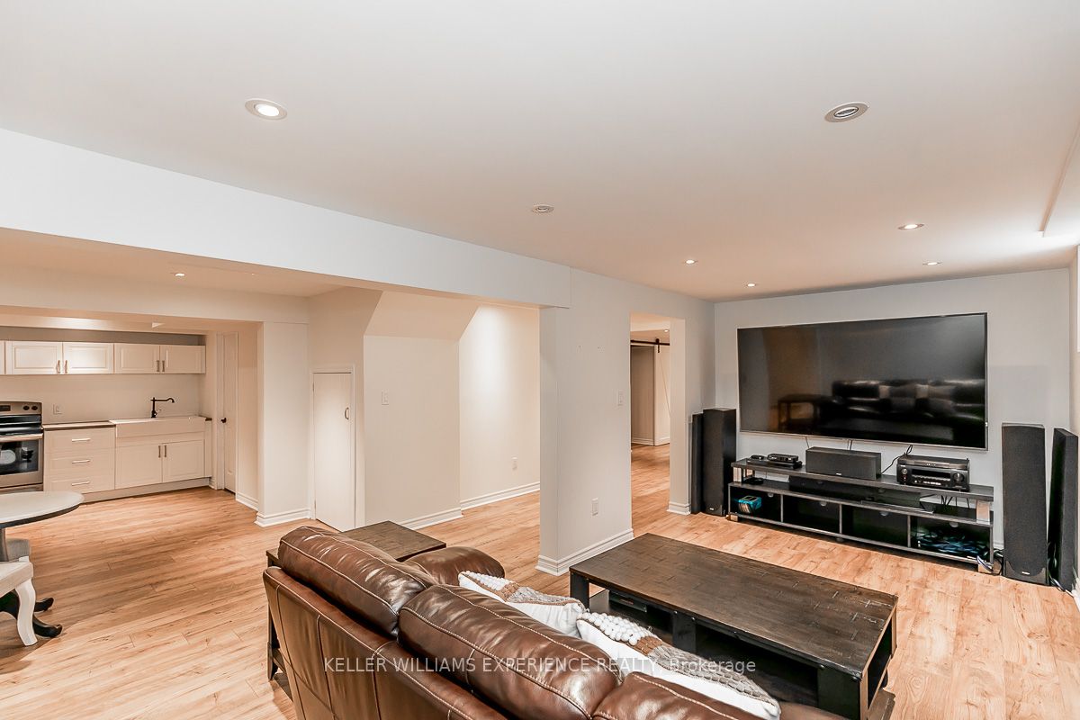 33 Glen Oak Crt