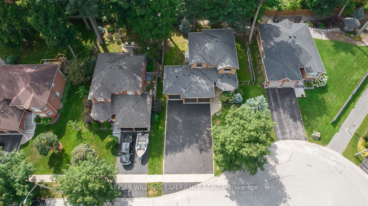 33 Glen Oak Crt