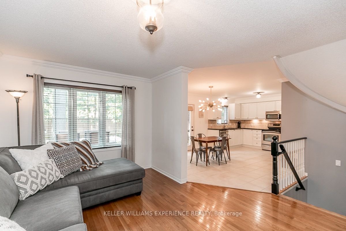 33 Glen Oak Crt