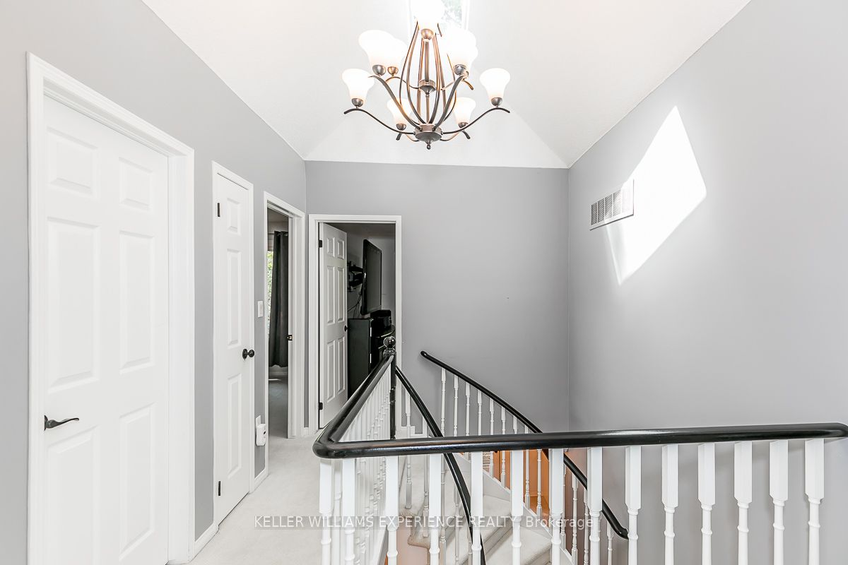 33 Glen Oak Crt
