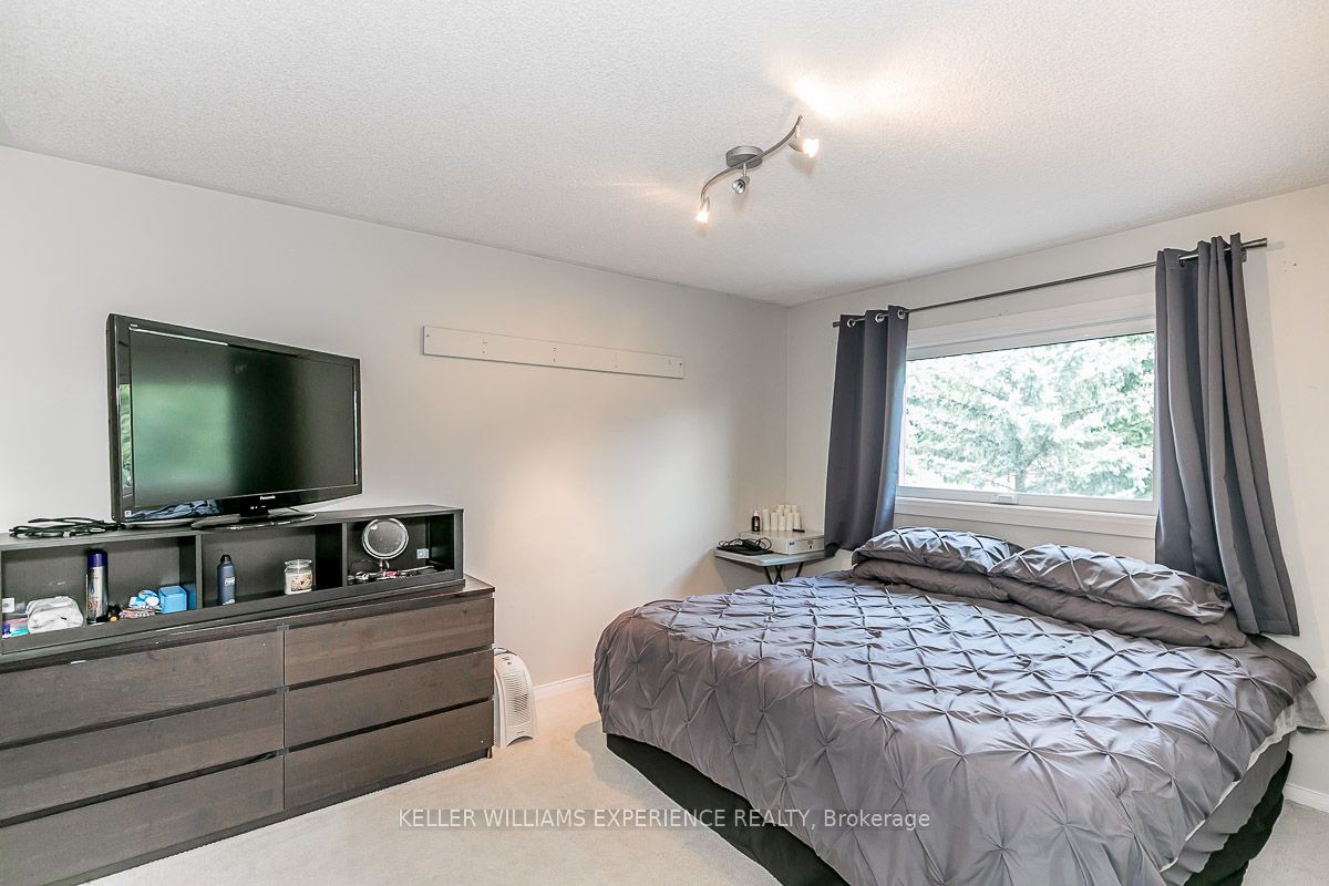 33 Glen Oak Crt