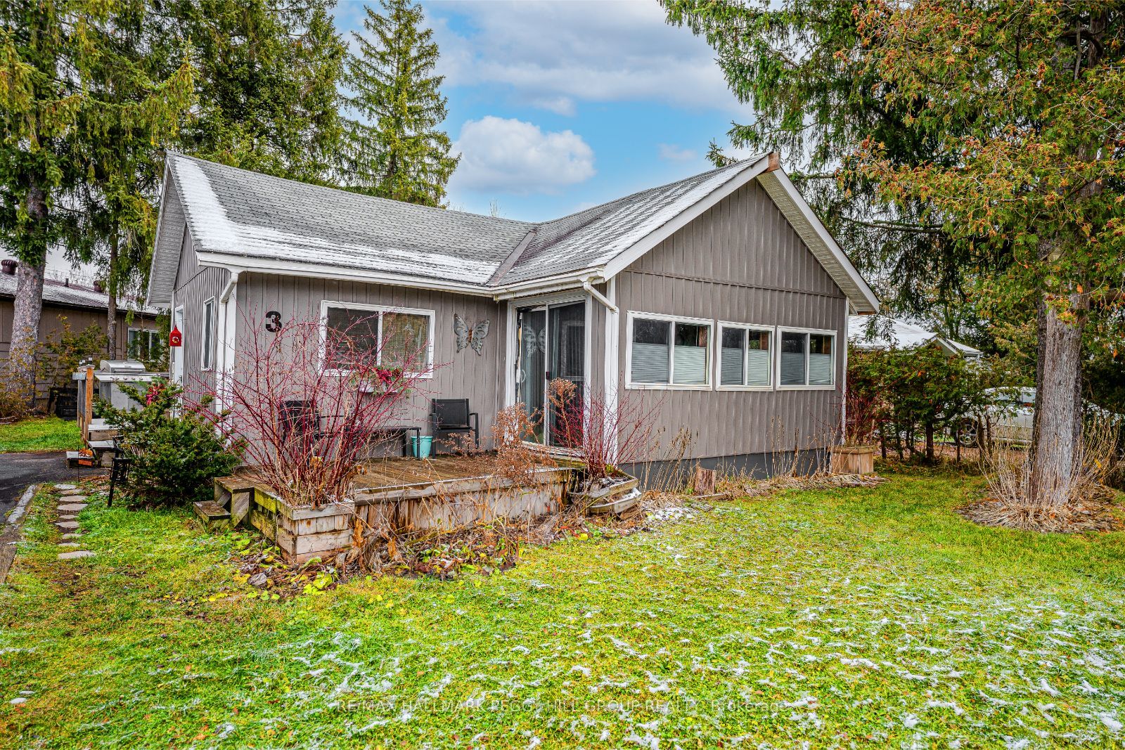 3 Simcoeside Ave