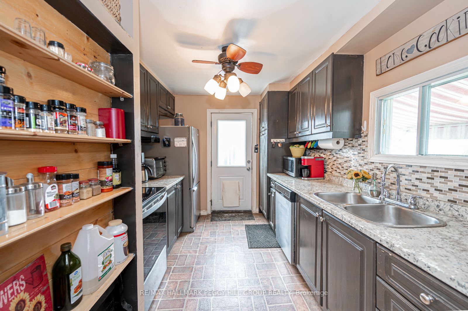 3 Simcoeside Ave