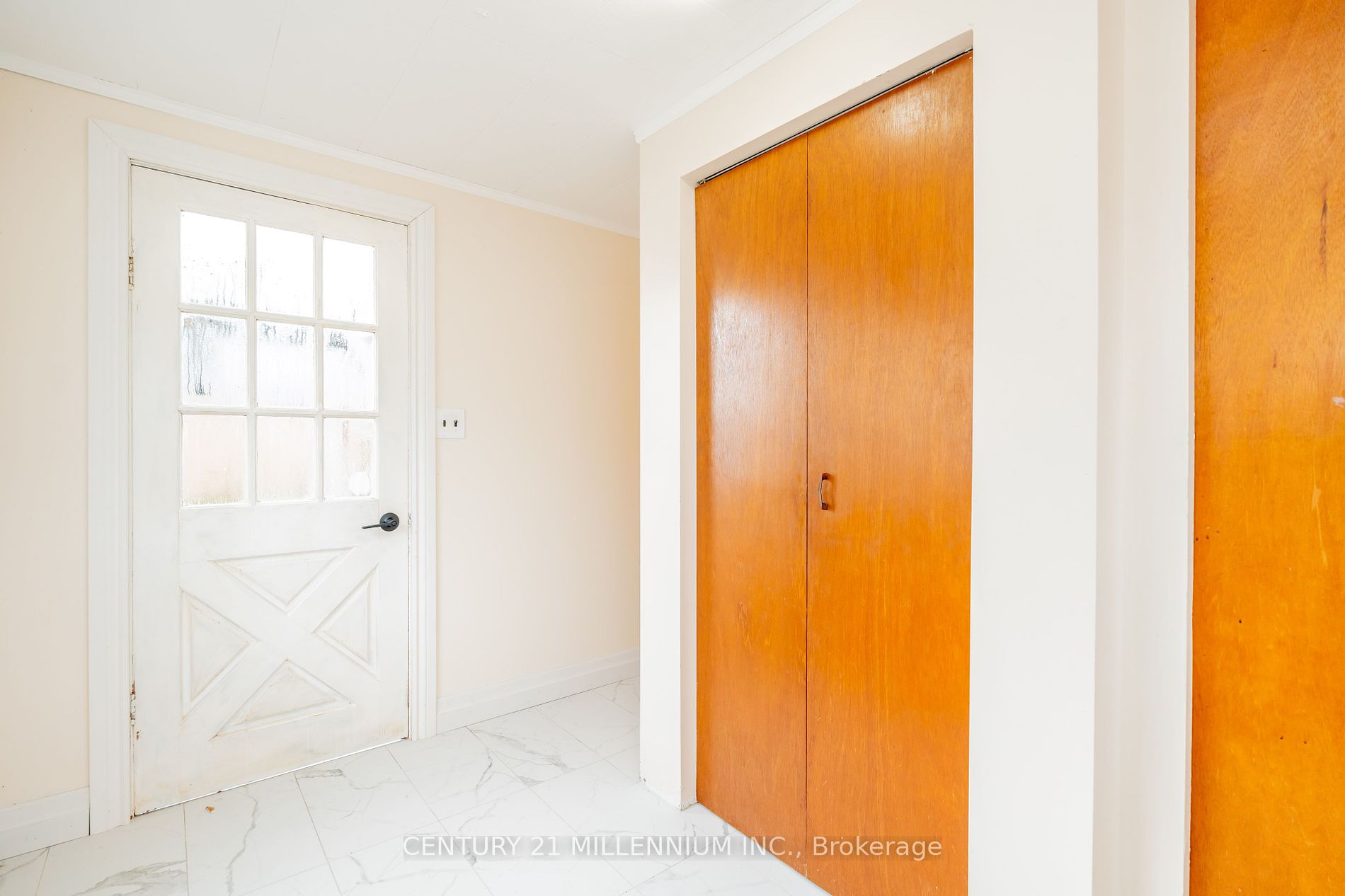237 Simcoe St