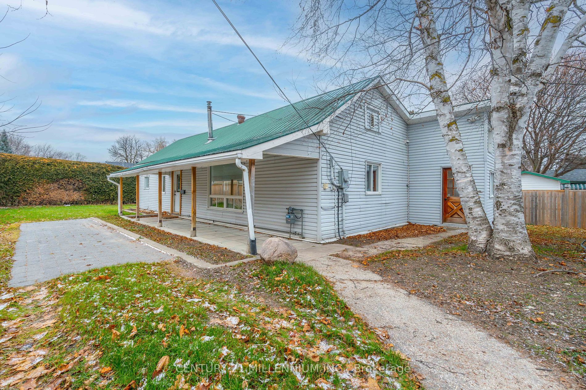 237 Simcoe St