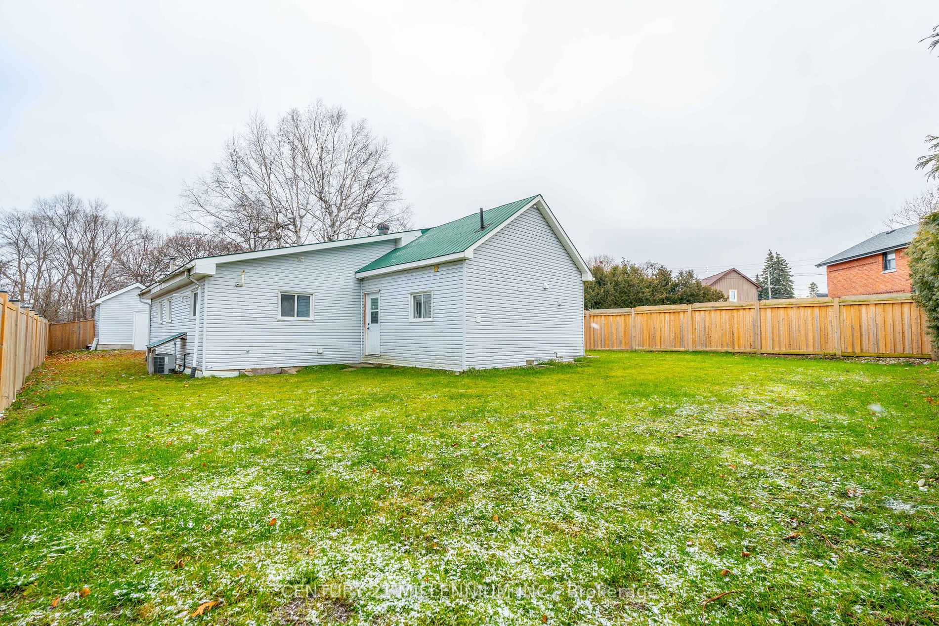 237 Simcoe St