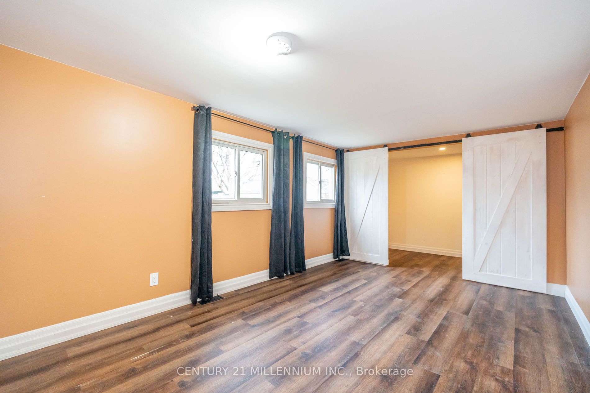 237 Simcoe St