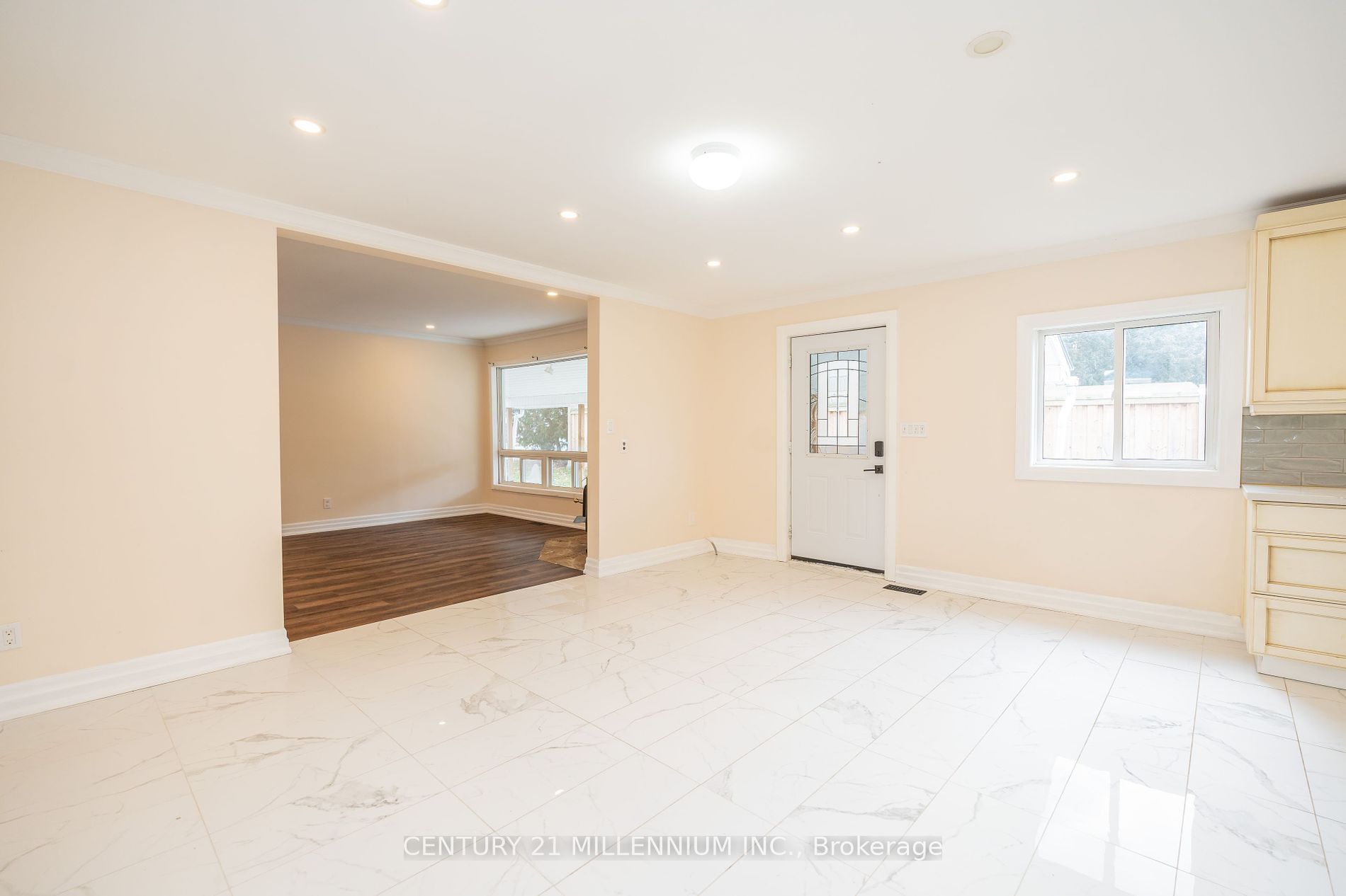 237 Simcoe St
