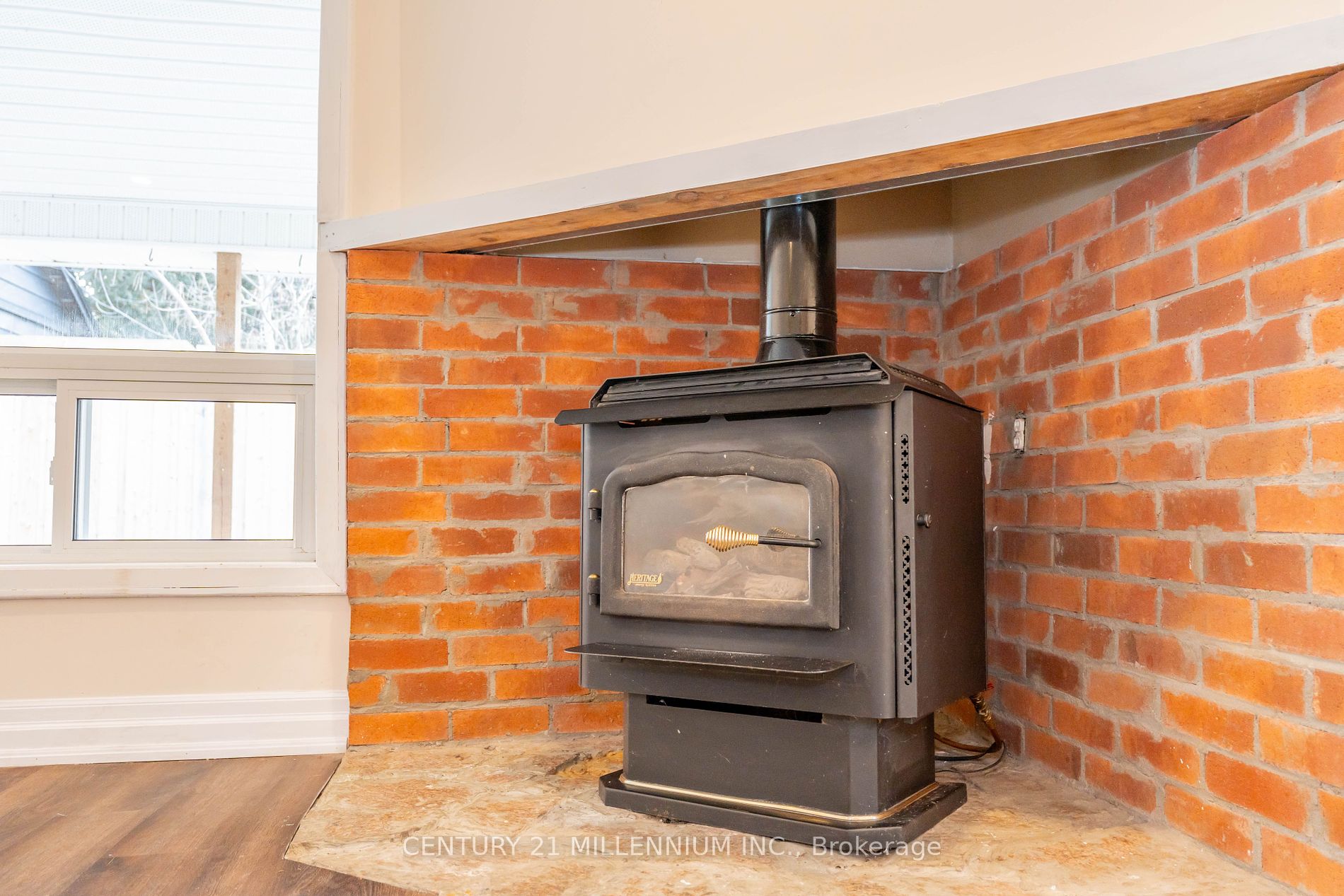 237 Simcoe St