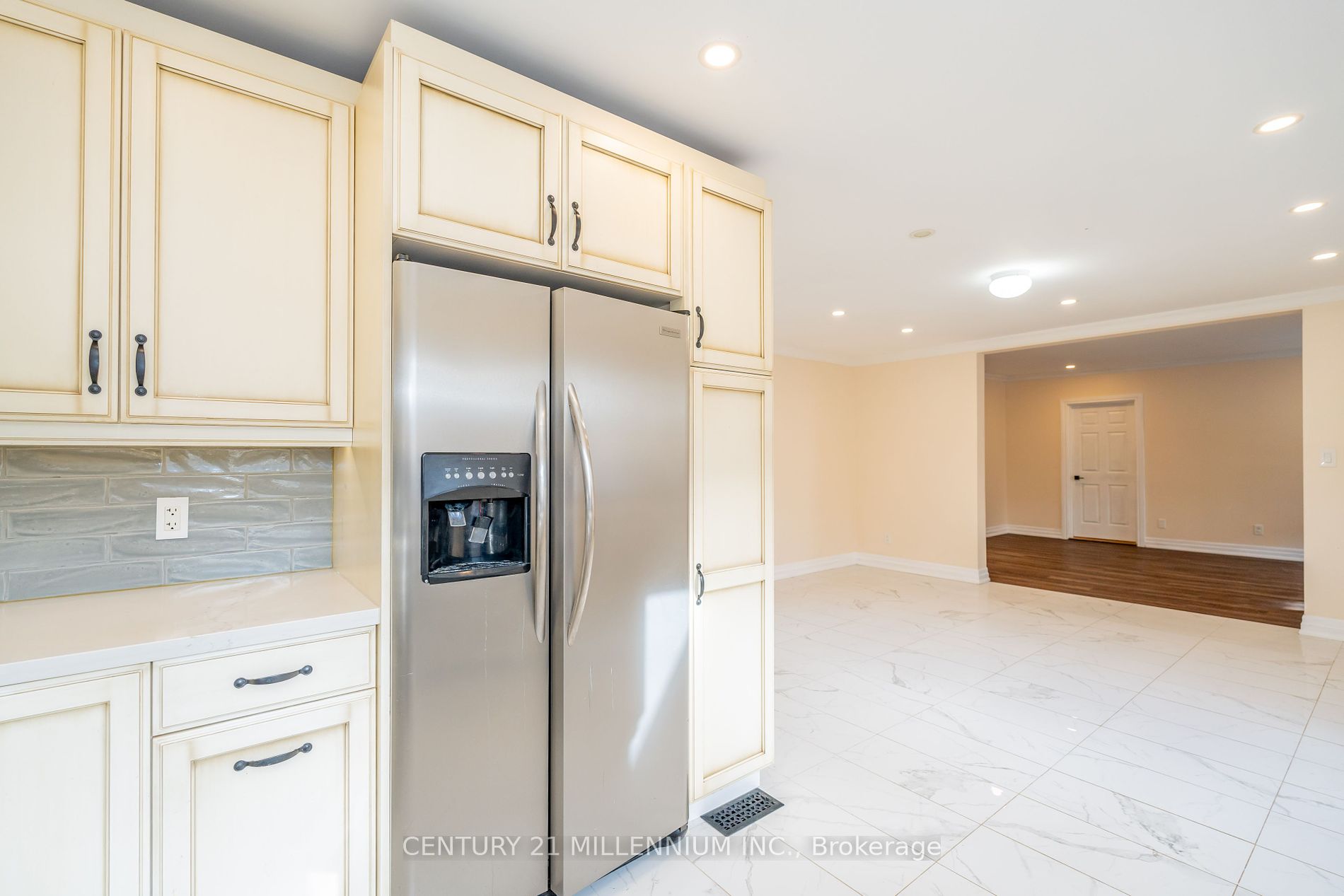237 Simcoe St