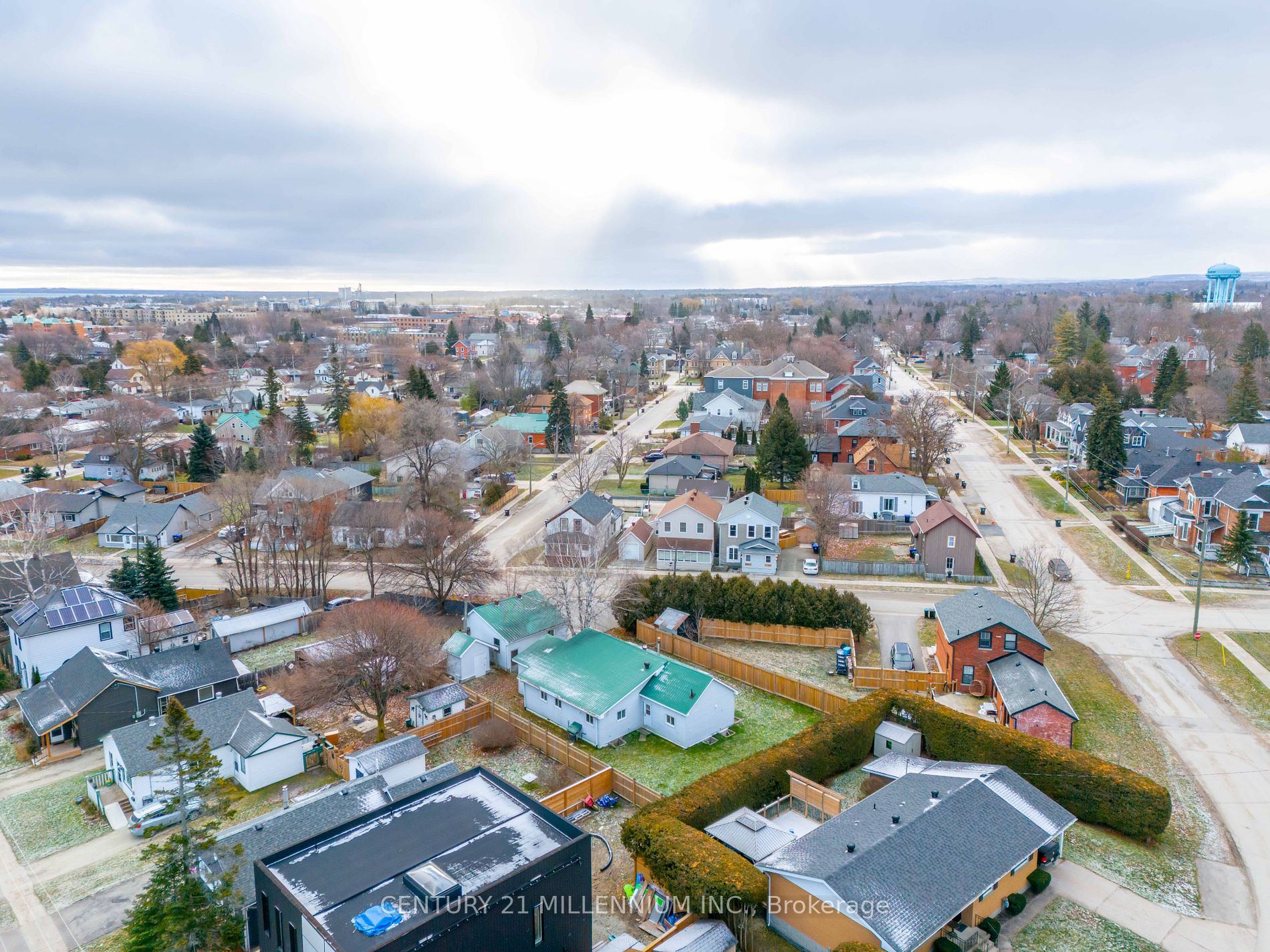 237 Simcoe St