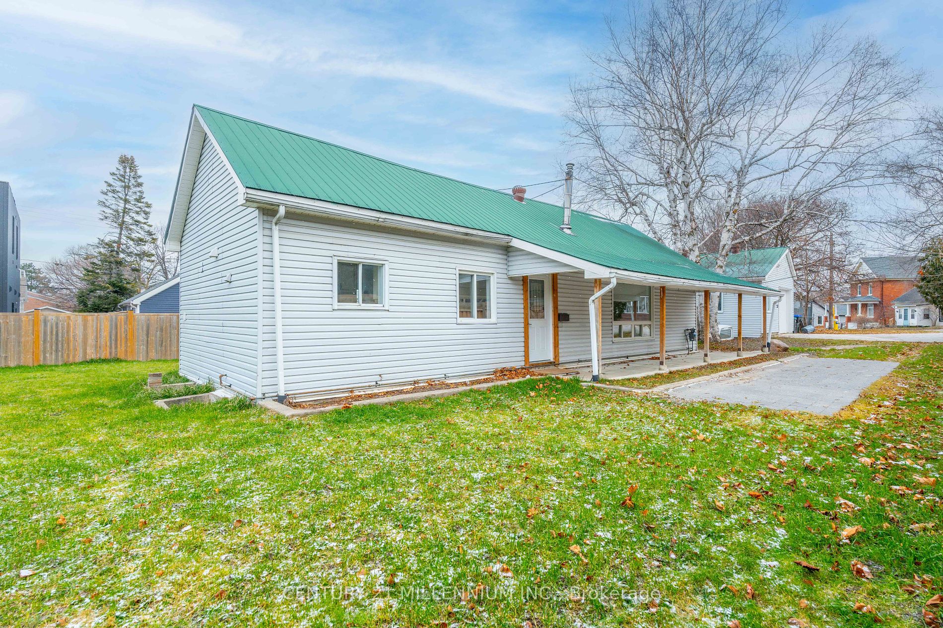237 Simcoe St