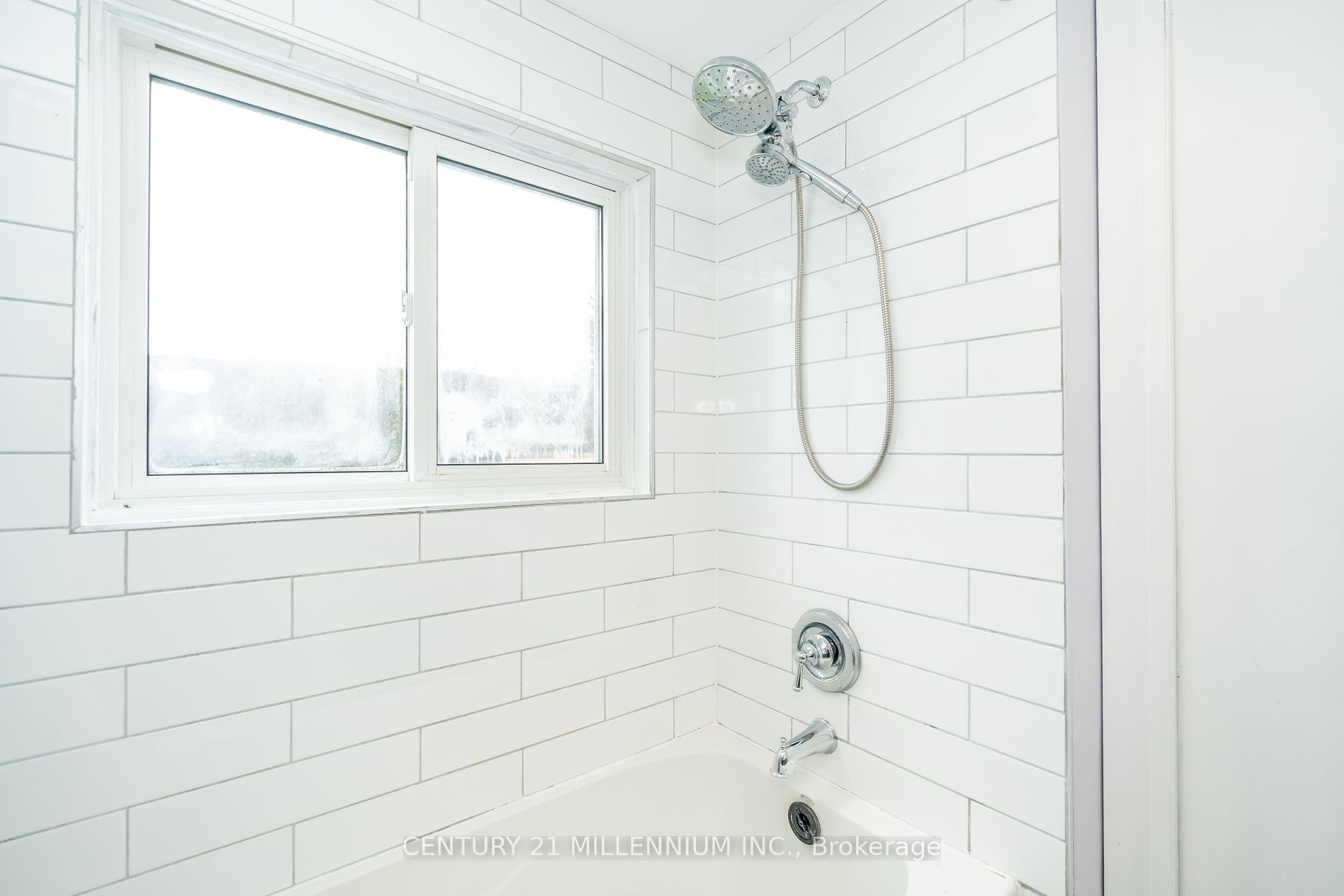 237 Simcoe St