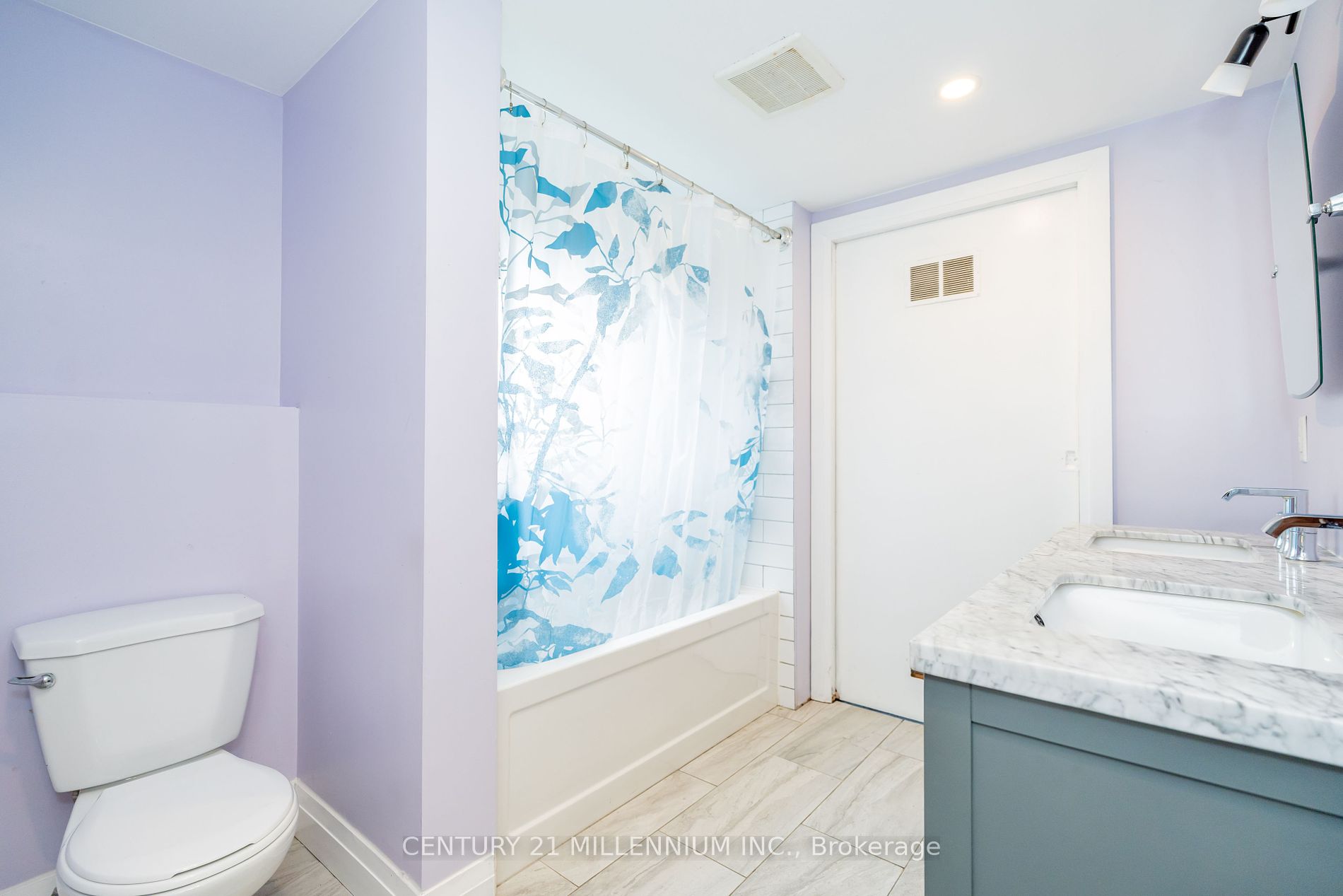 237 Simcoe St