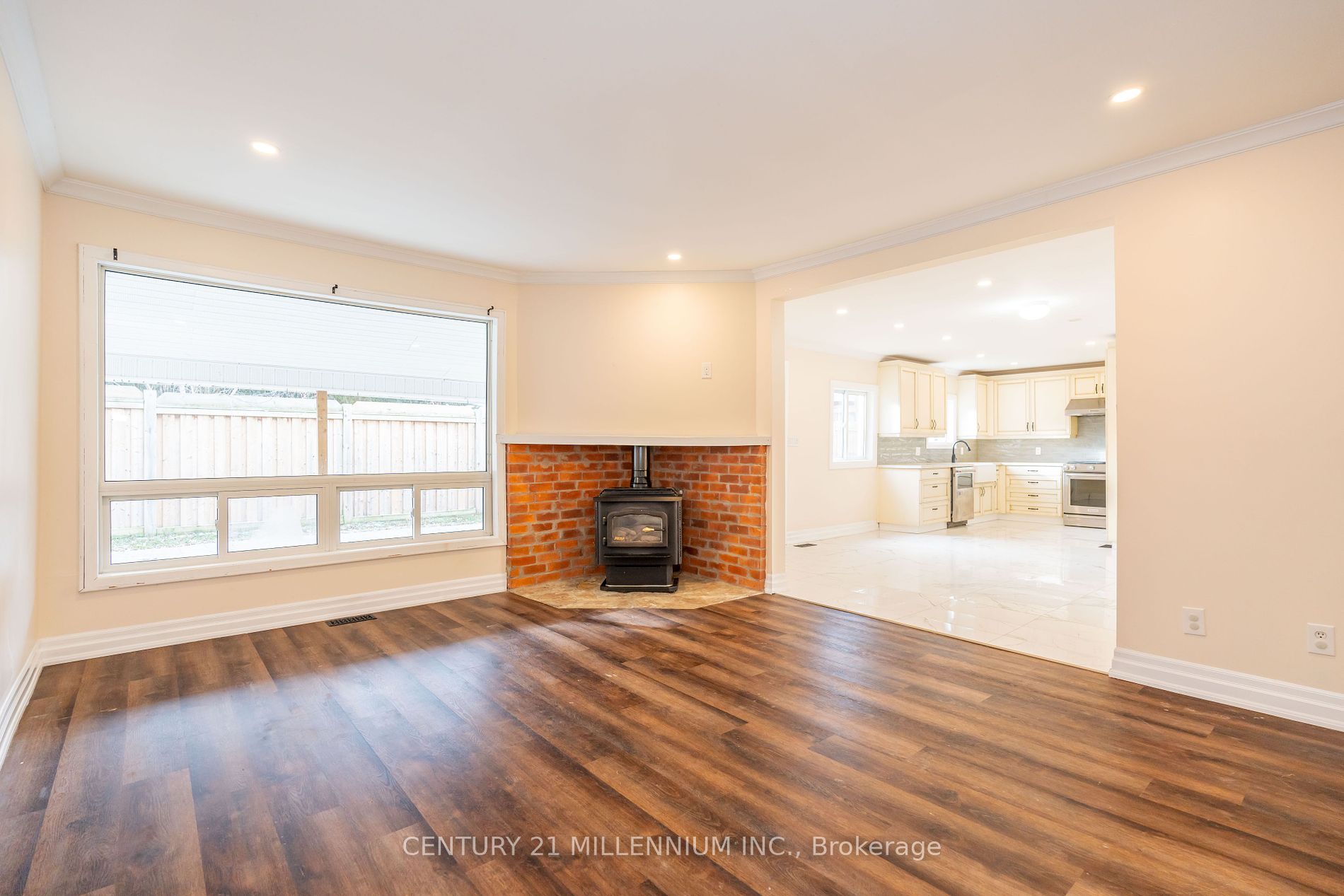 237 Simcoe St