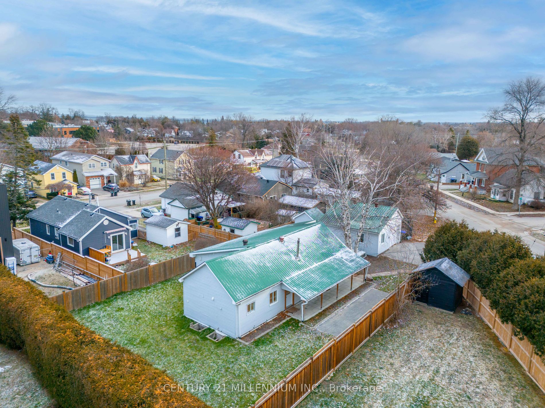 237 Simcoe St