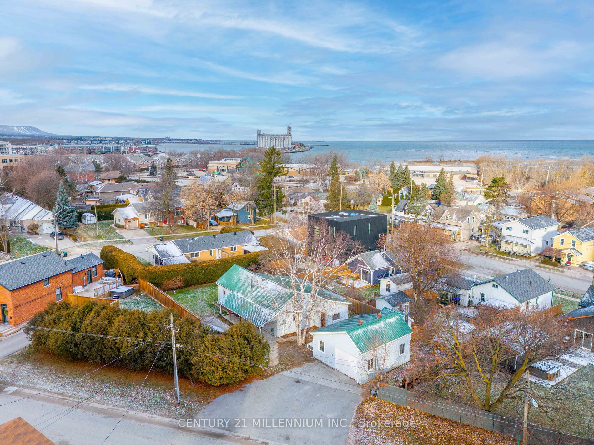 237 Simcoe St