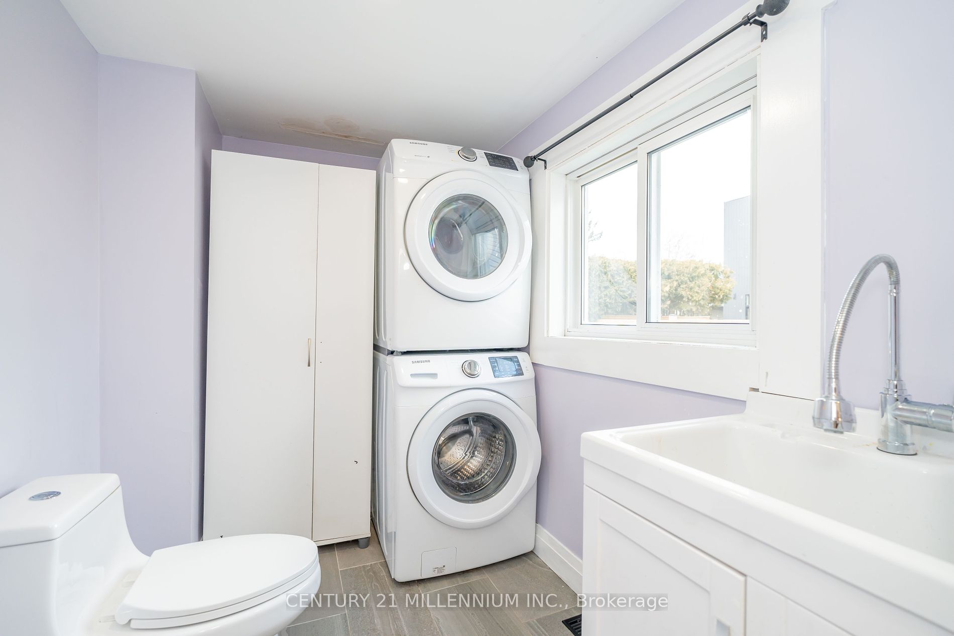 237 Simcoe St
