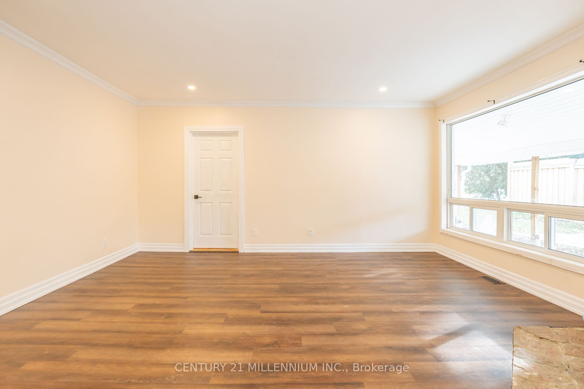 237 Simcoe St