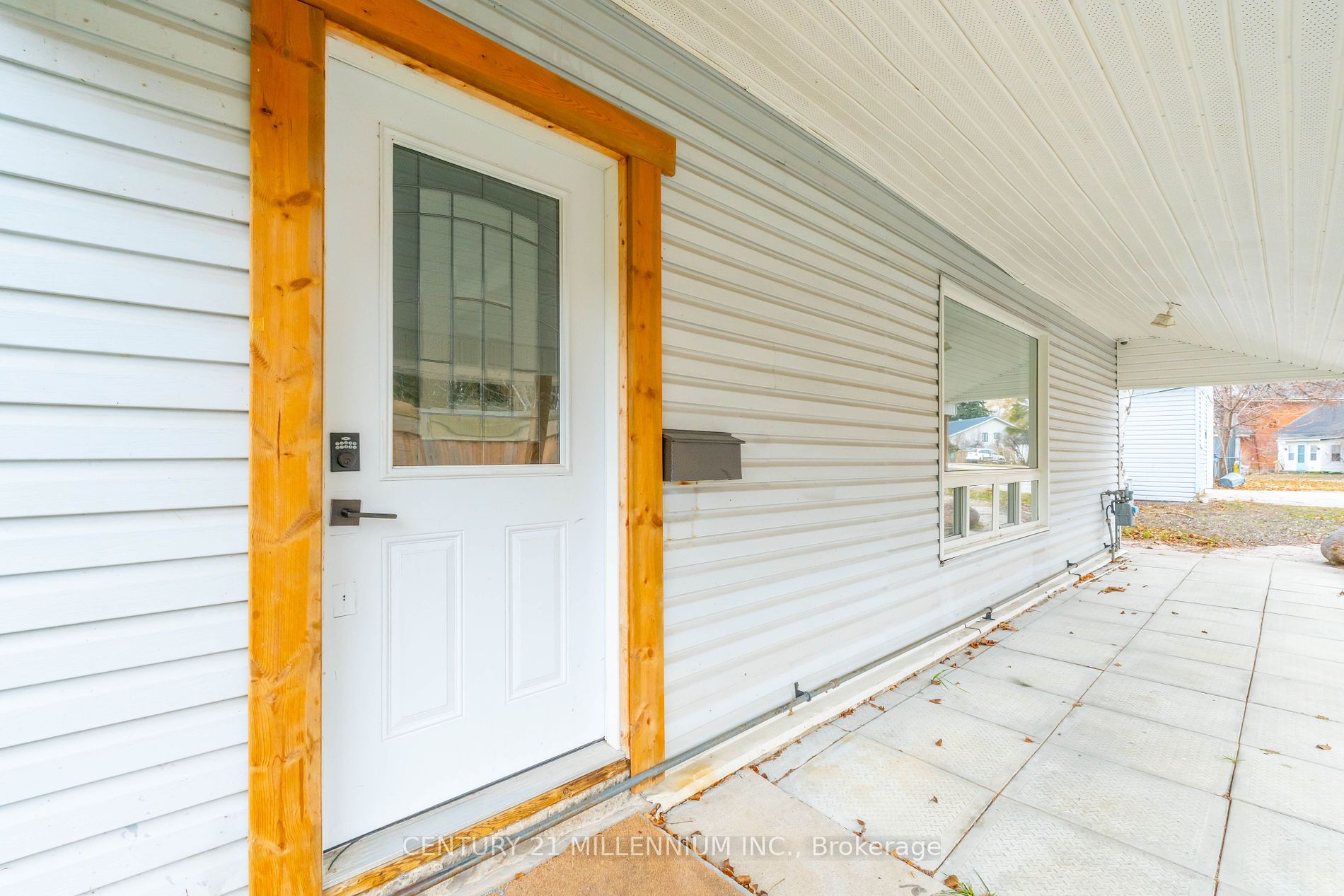 237 Simcoe St