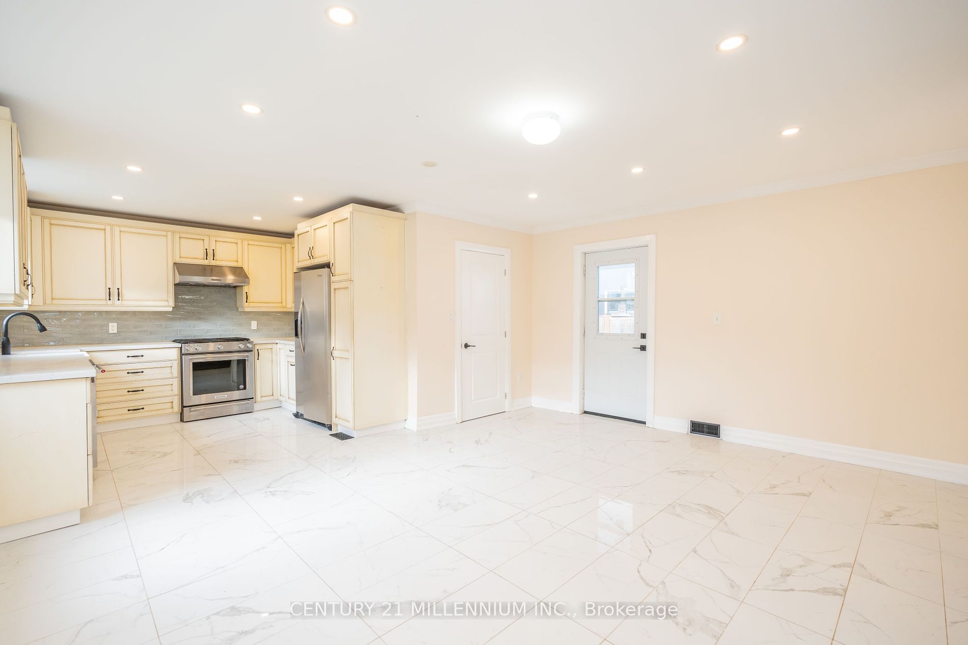 237 Simcoe St